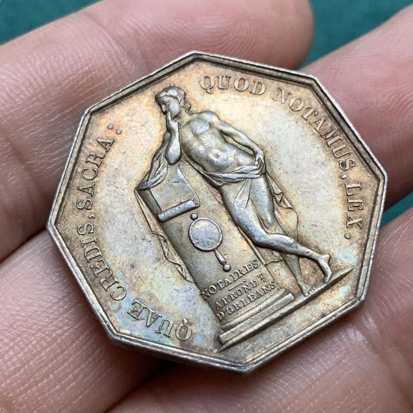 《竞宝斋》八角代币+章牌专场！第182场-周日，周一，周二 3场 (全场包邮) 法国奥尔良地区公证人银质八角代币，沉默之神塔喀特，15.85g，30.6mm，手指边铭，黄油彩