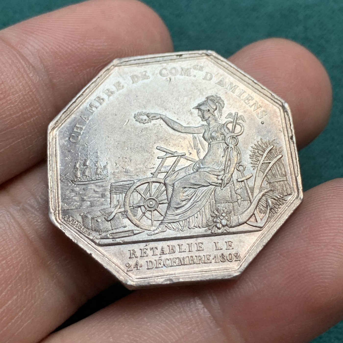 《竞宝斋》八角代币+章牌专场！第182场-周日，周一，周二 3场 (全场包邮) 法国八角银质代币，亚眠商会，12.51g，31.7mm，油灯边铭