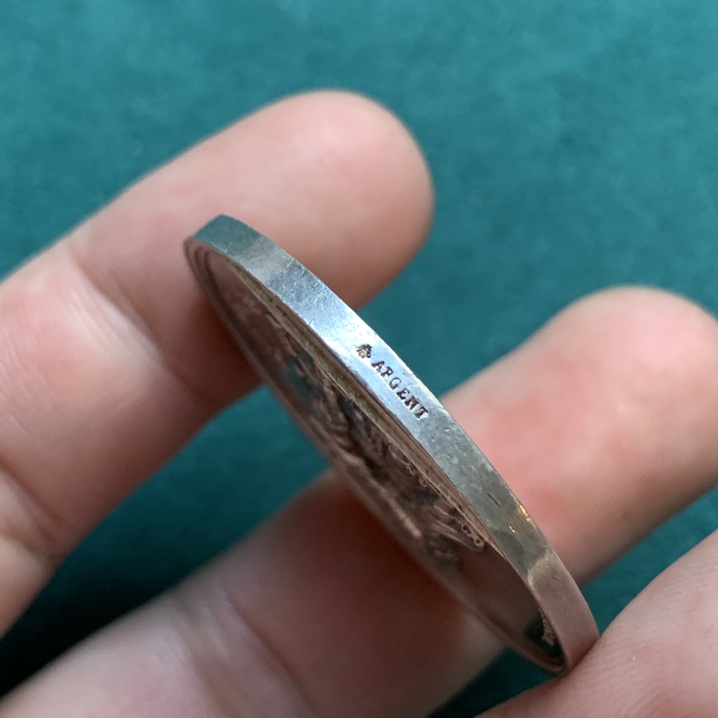 《竞宝斋》八角代币+章牌专场！第182场-周日，周一，周二 3场 (全场包邮) 法国结婚纪念银章，21.89g，36.8mm，蜜蜂边铭，正面采用的是1806年拿破仑一世将斯蒂芬妮公主嫁于巴登王子查尔斯·路易·弗雷德里克的婚姻纪念银章设计