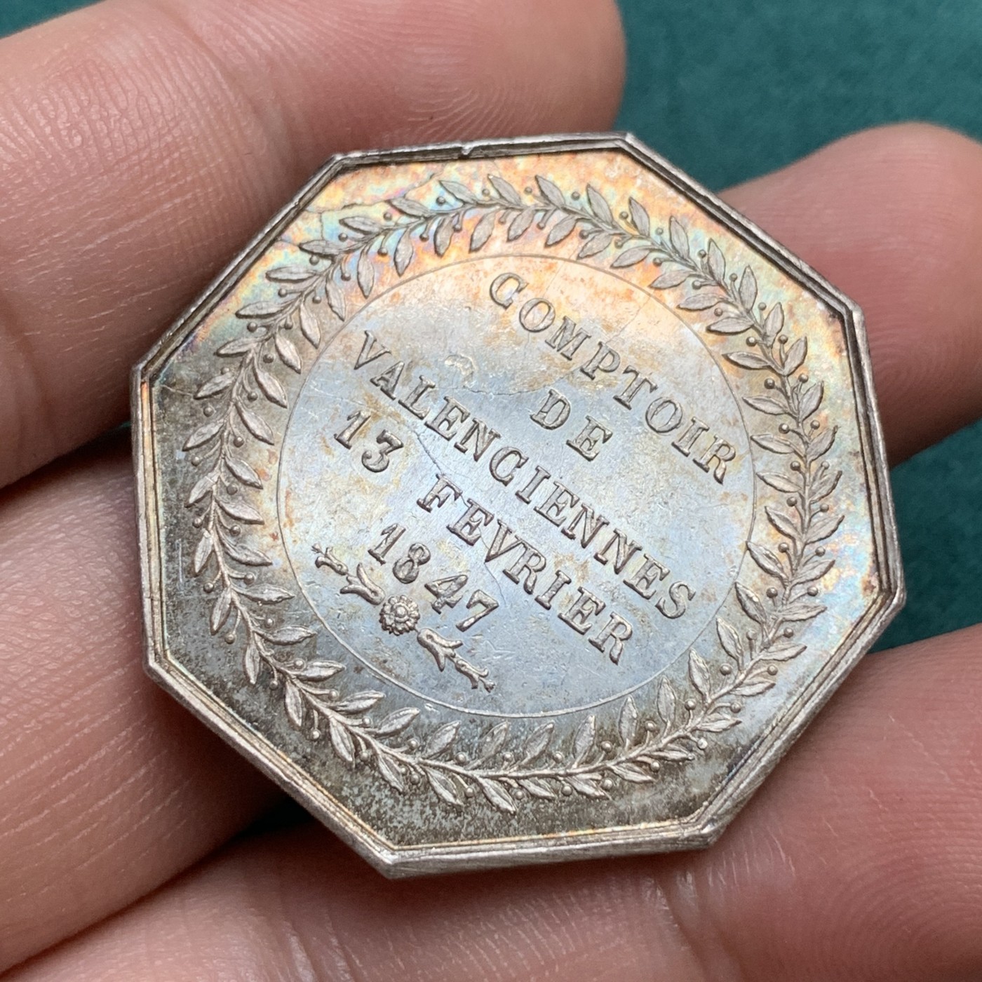 《竞宝斋》八角代币+章牌专场！第182场-周日，周一，周二 3场 (全场包邮) 法国保险信用联盟八角银质代币，18.98g，34.3mm，手指边铭，超高浮雕高边，少见的墨丘利女性形象，细节极好，五彩包浆