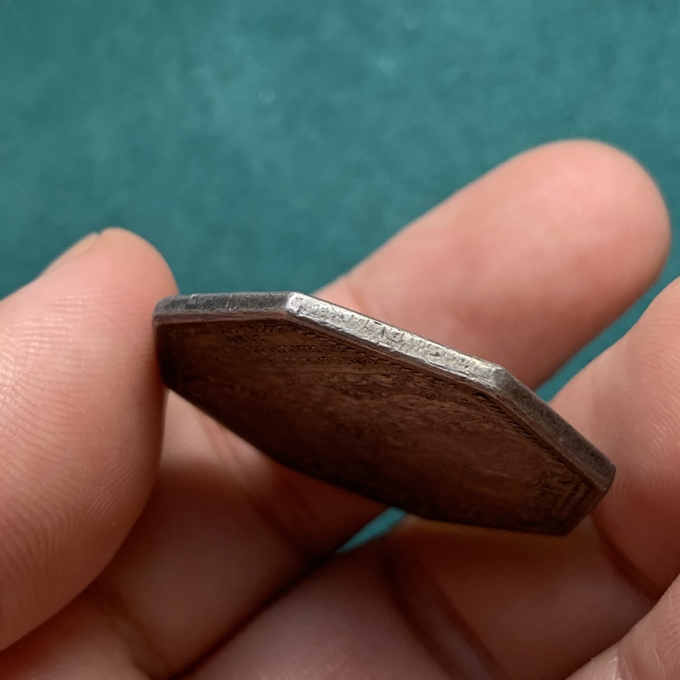 《竞宝斋》八角代币+章牌专场！第182场-周日，周一，周二 3场 (全场包邮) 法国1786年勒阿弗尔格雷斯港保险公司JETON银质八角，17.10g，33mm，早期无边铭，罕见品种，金黄包浆，细节丰富