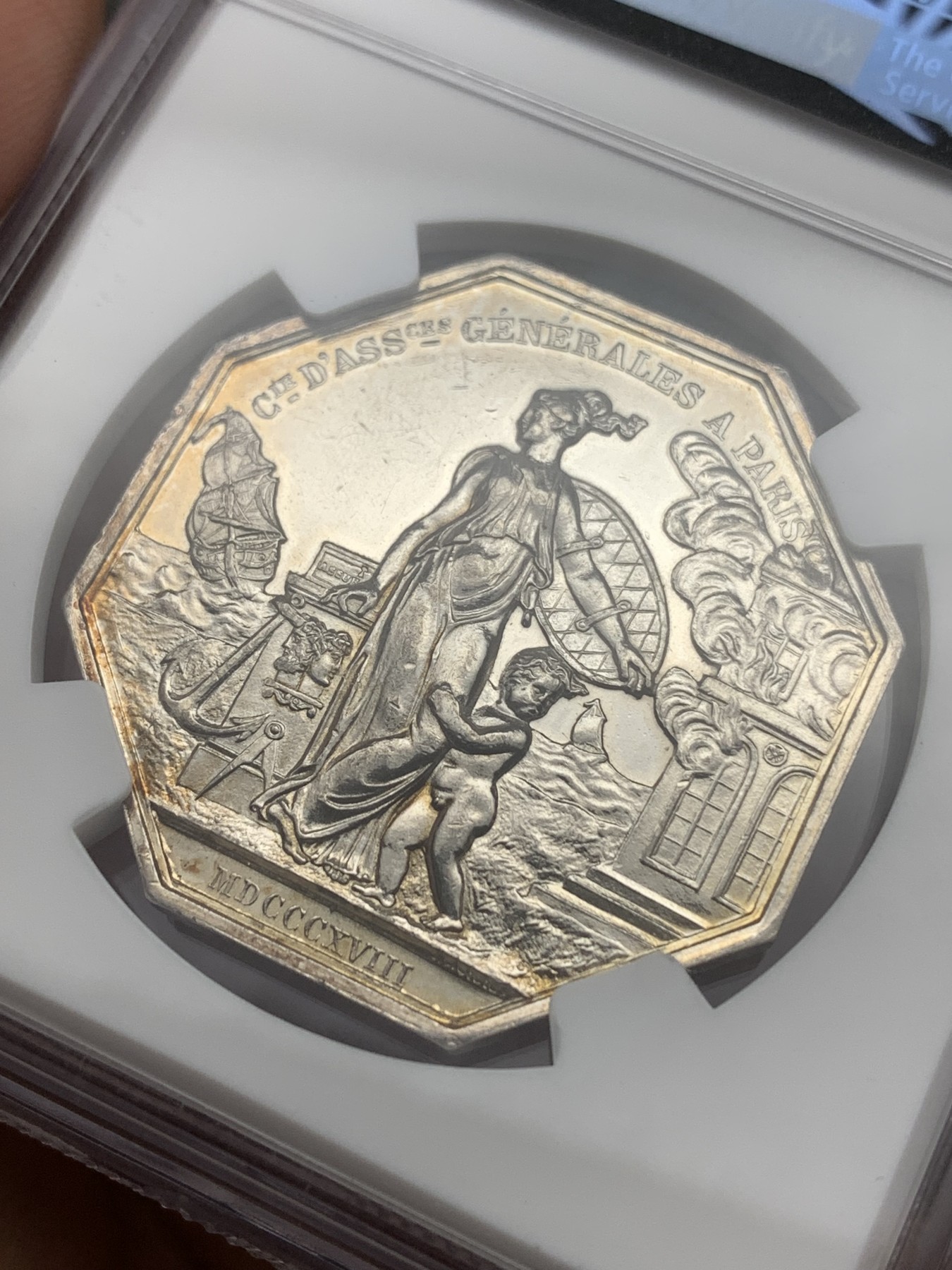 《竞宝斋》八角代币+章牌专场！第182场-周日，周一，周二 3场 (全场包邮) NGC MS62 法国 巴黎火灾 八角银质代币  亮度细节都很不错 背面好看