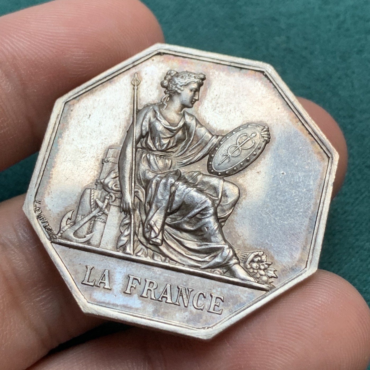 《竞宝斋》八角代币+章牌专场！第182场-周日，周一，周二 3场 (全场包邮) 法国八角银质代币，法国人寿保险，19.42g，36.3mm，丰饶角边铭