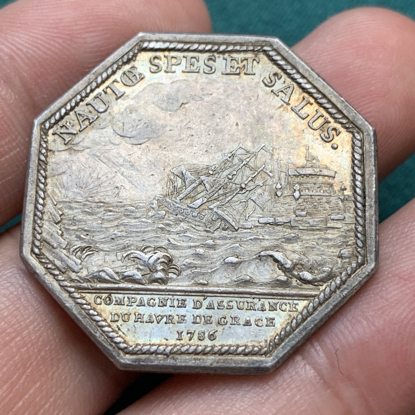 《竞宝斋》八角代币+章牌专场！第182场-周日，周一，周二 3场 (全场包邮) 法国1786年勒阿弗尔格雷斯港保险公司JETON银质八角，17.10g，33mm，早期无边铭，罕见品种，金黄包浆，细节丰富