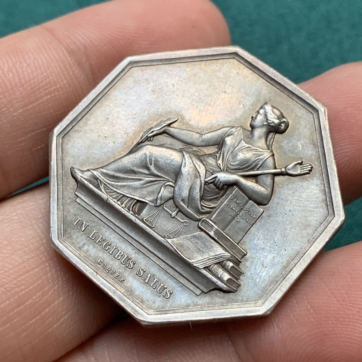 《竞宝斋》八角代币+章牌专场！第182场-周日，周一，周二 3场 (全场包邮) 法国法院新闻杂志JETON 银质八角，24.08g，35mm，手边铭，厚重