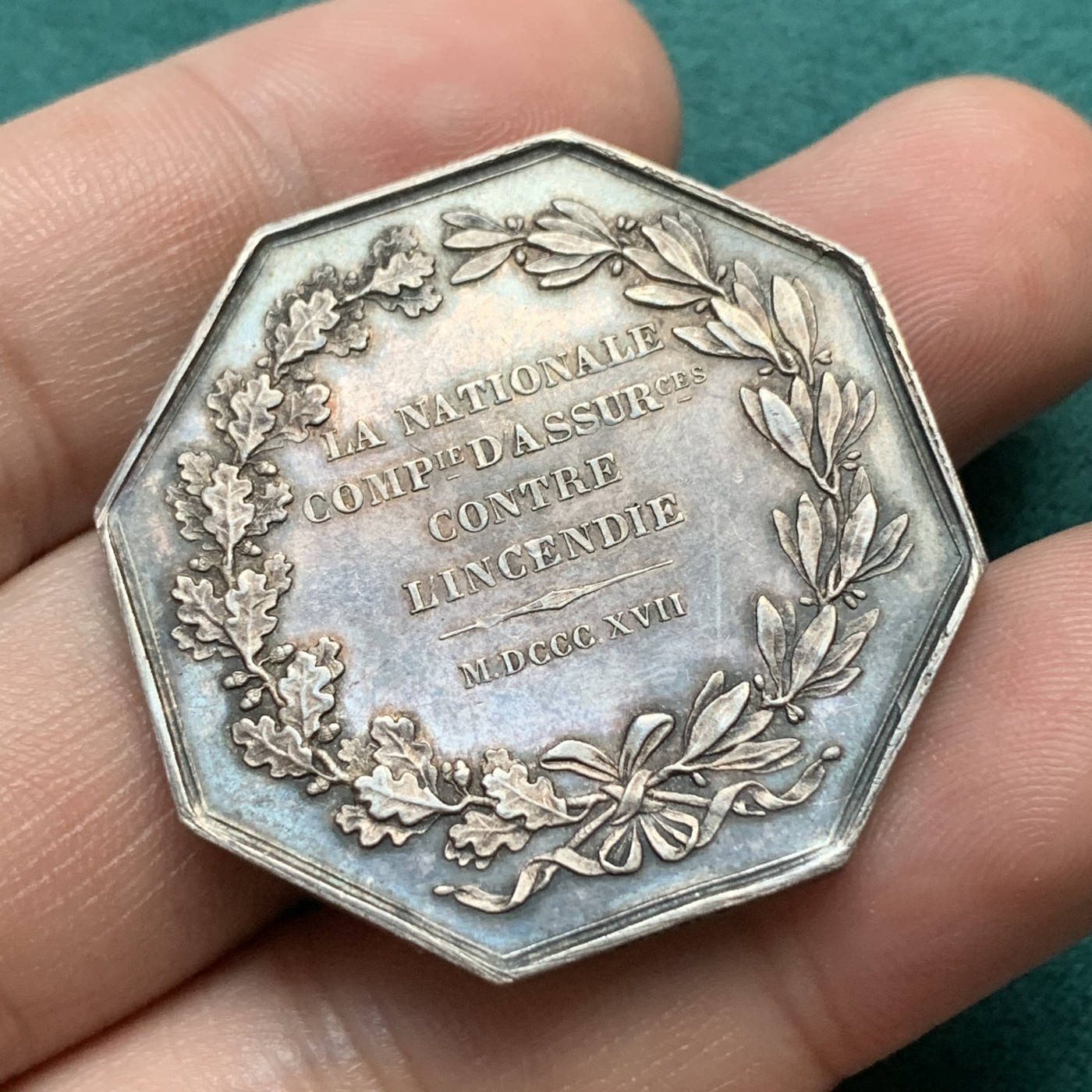 《竞宝斋》八角代币+章牌专场！第182场-周日，周一，周二 3场 (全场包邮) 法国皇家火灾保险公司八角银质代币，19.66g，36.2mm，蜜蜂边铭