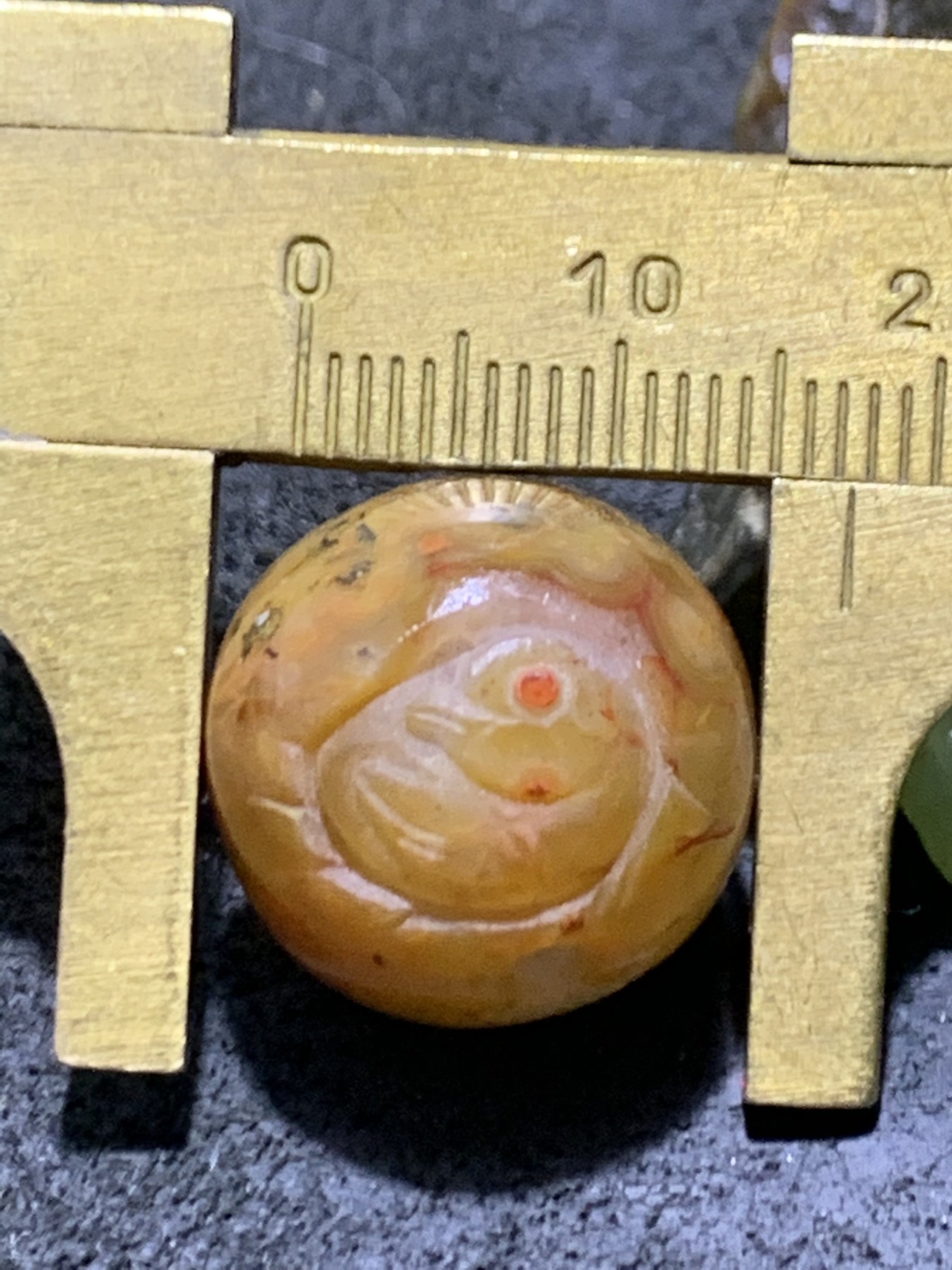 精美亚光原皮随形战国红玛瑙俏色巧雕刻小鸡出壳珠子一颗