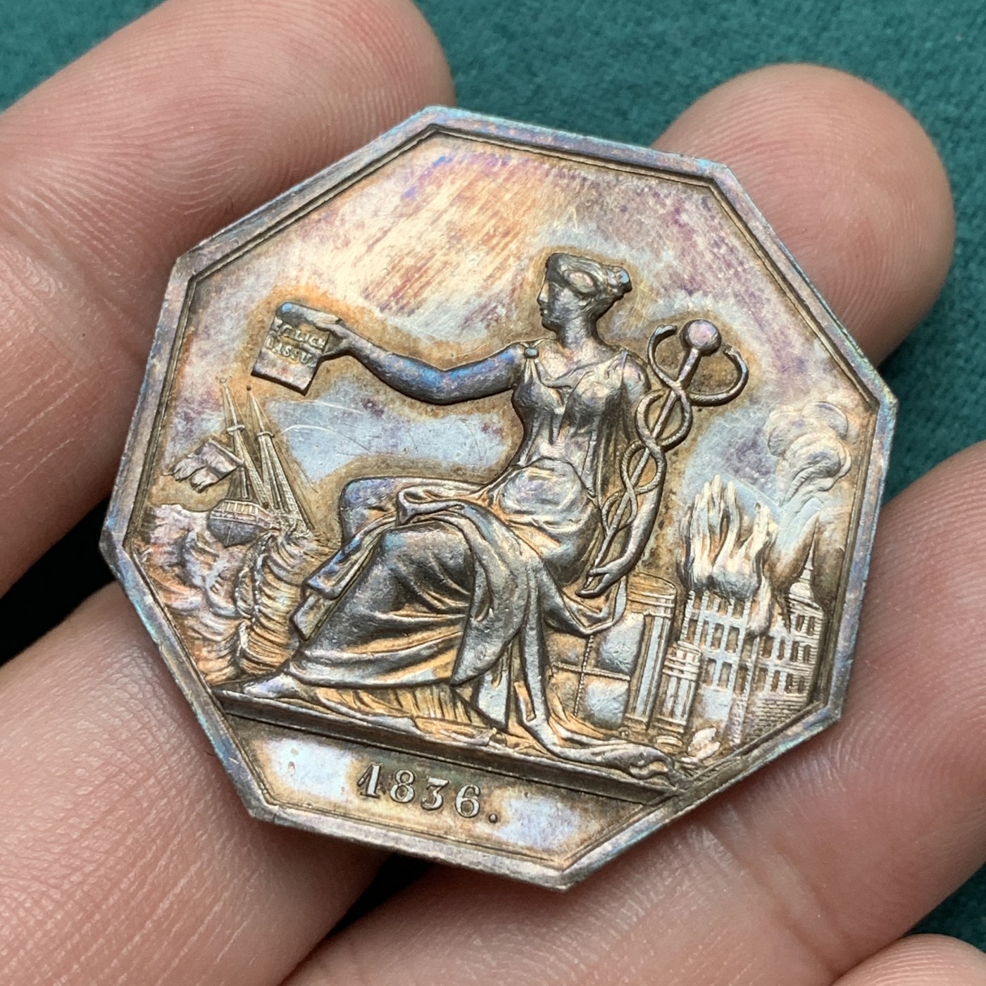 《竞宝斋》八角代币+章牌专场！第182场-周日，周一，周二 3场 (全场包邮) 少见的法国海上火灾保险公司银质八角代用币，20.68g，36.3mm，船首边铭（1842-1845）