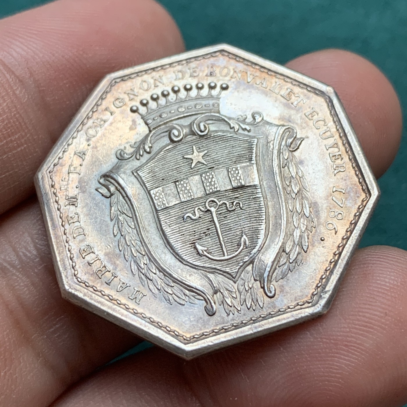 《竞宝斋》八角代币+章牌专场！第182场-周日，周一，周二 3场 (全场包邮) 法国八角银质代币，1786年奥尔良市政厅，市长弗朗索瓦·安塞尔姆·克里尼翁·德邦瓦莱的家族纹章和背面的戎装圣女贞德，14.21g，32.6mm，早期无边铭