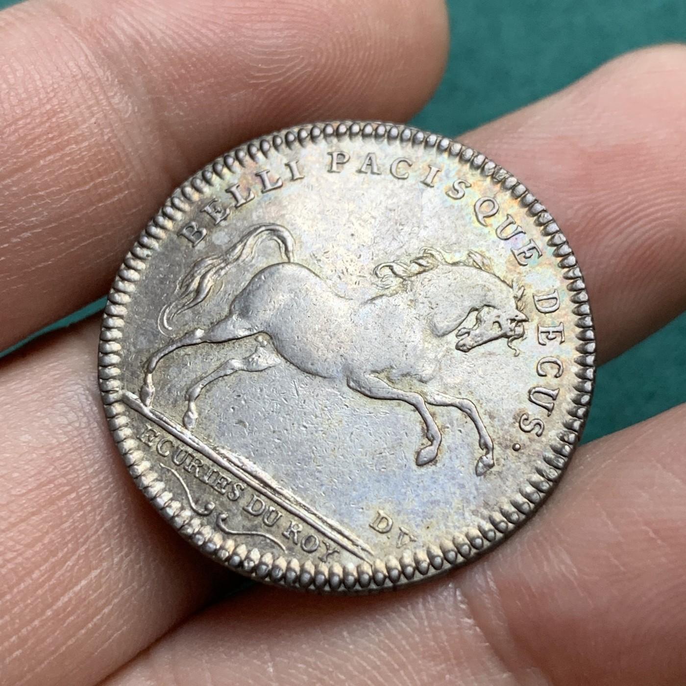 《竞宝斋》八角代币+章牌专场！第182场-周日，周一，周二 3场 (全场包邮) 少见的法国路易十五时期国王的马厩银质jeton，7.12g，29mm，铭文：战争与和平都是好的