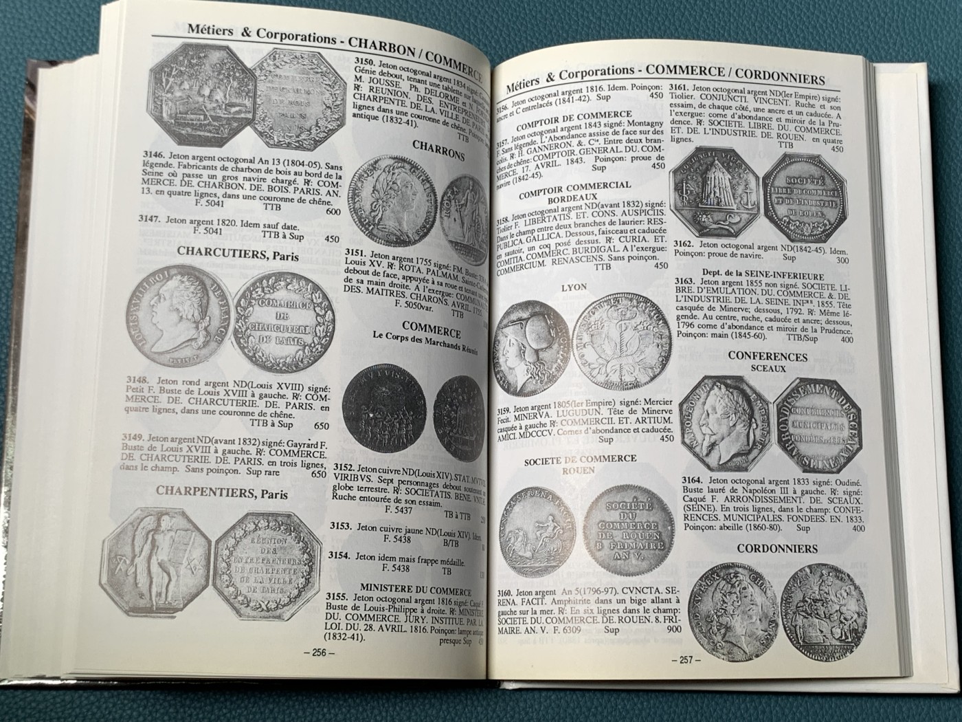 《竞宝斋》八角代币+章牌专场！第182场-周日，周一，周二 3场 (全场包邮) 法国 1991年 JETONS 代币目录 所见最新版本 版别详尽 厚达349页 一本在手 八角我有 权威绝版目录 都是全新的 2本随机发