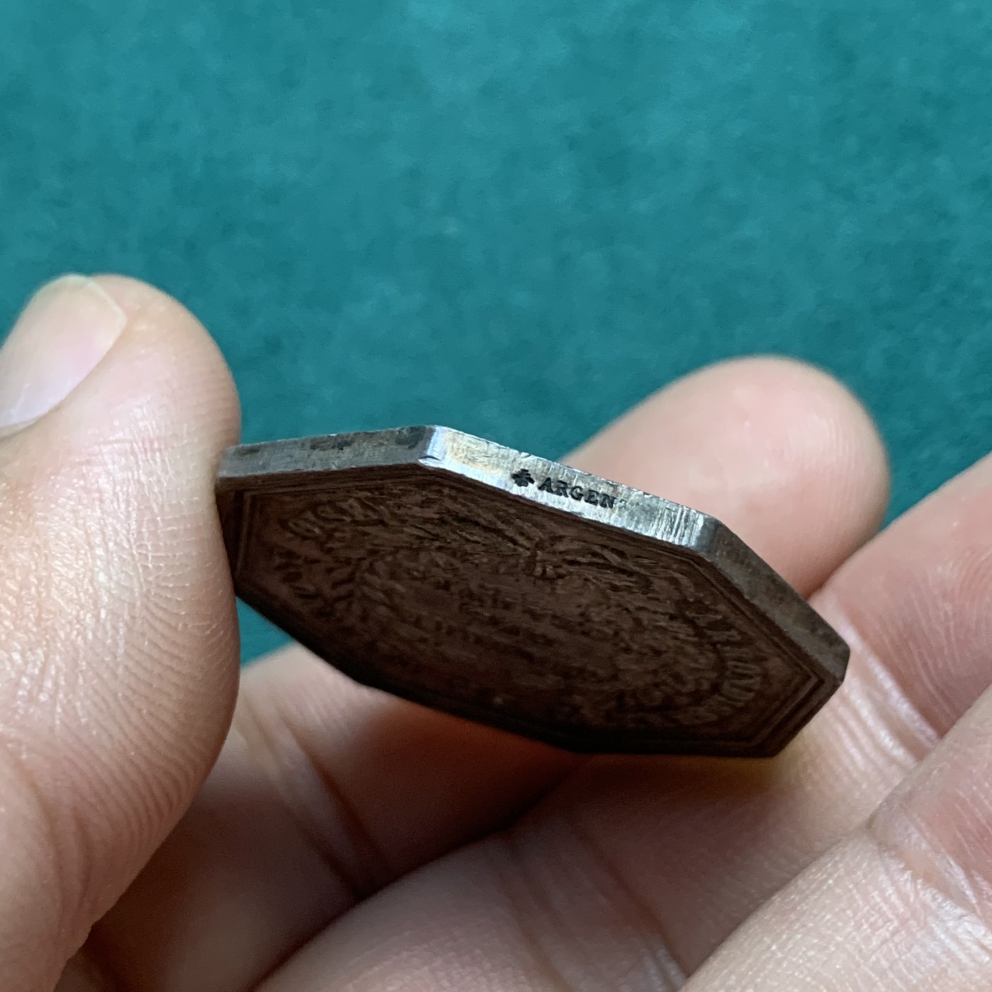 《竞宝斋》八角代币+章牌专场！第182场-周日，周一，周二 3场 (全场包邮) 法国克莱蒙地区公证处JETON银质八角代币，13.78g，30.6mm，蜜蜂边铭