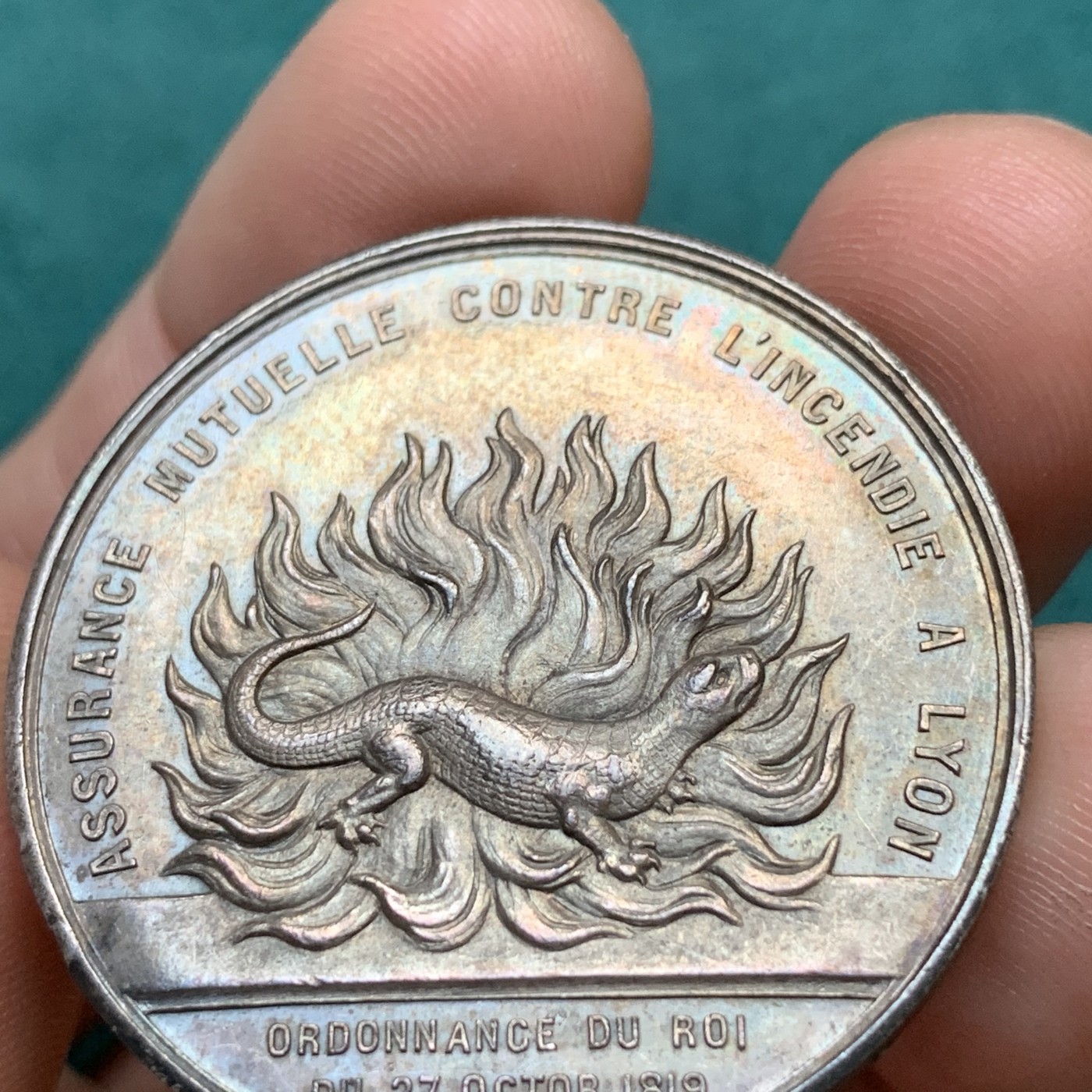 《竞宝斋》八角代币+章牌专场！第182场-周日，周一，周二 3场 (全场包邮) 1885年法国里昂火灾互助保险银质jeton，21.22g，36.7mm，丰饶角，金黄包浆，正面为罗纳河与索恩河河神，金黄包浆，非常漂亮