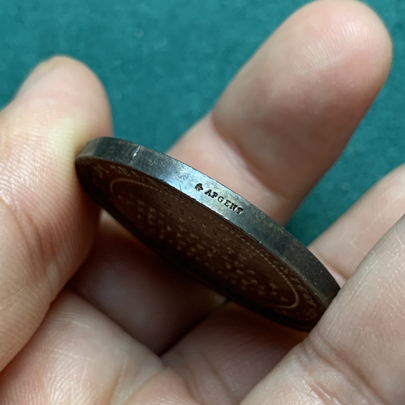 《竞宝斋》八角代币+章牌专场！第182场-周日，周一，周二 3场 (全场包邮) 法国书籍审查委员会银质代币，19.84g，35mm，蜜蜂边铭，漂亮的黄油彩包浆