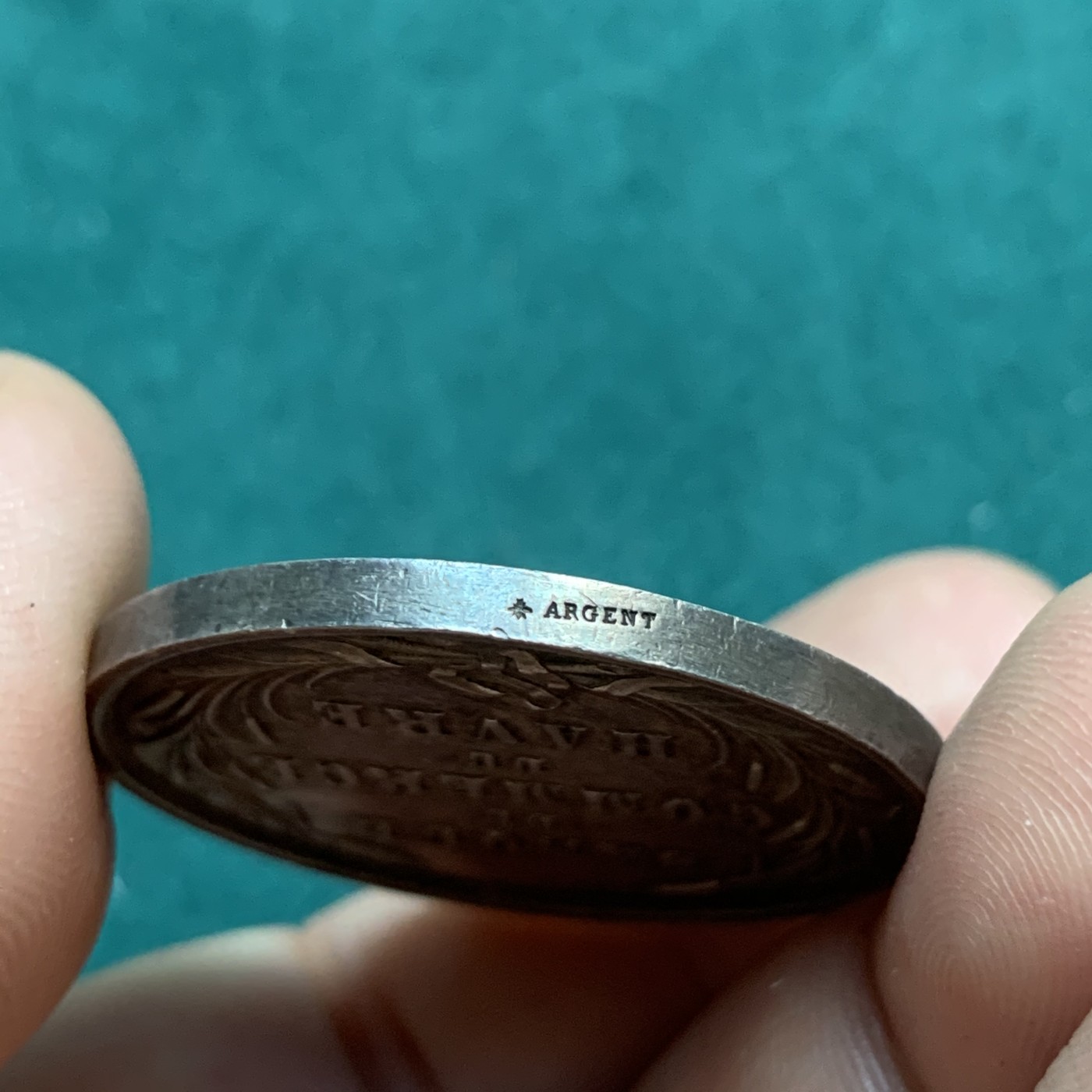 《竞宝斋》八角代币+章牌专场！第182场-周日，周一，周二 3场 (全场包邮) 法国勒阿弗尔商业银行银质代币，19.85g，35.8mm，蜜蜂边铭，金黄包浆，少见品种