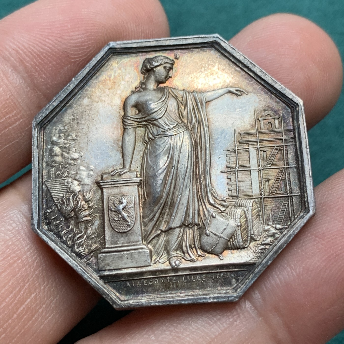 《竞宝斋》八角代币+章牌专场！第182场-周日，周一，周二 3场 (全场包邮) 法国北方火灾保险公司八角银质代币，16.86g，34.8mm，手指边铭，高浮雕，极美包浆