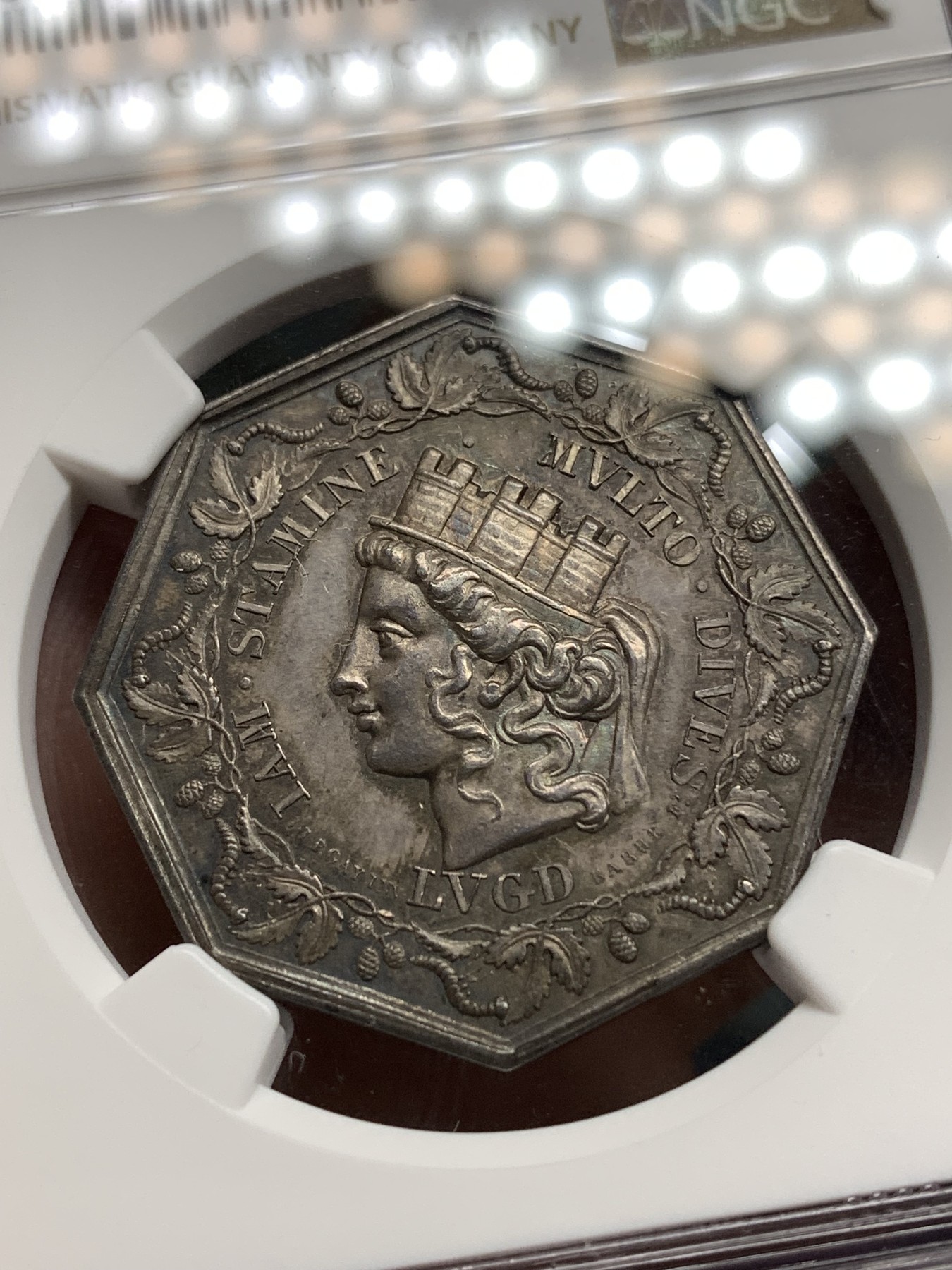 《竞宝斋》八角代币+章牌专场！第182场-周日，周一，周二 3场 (全场包邮) NGC-MS62 法国里昂丝绸经纪人JETON银质八角代币，此款好品较少，细节丰富