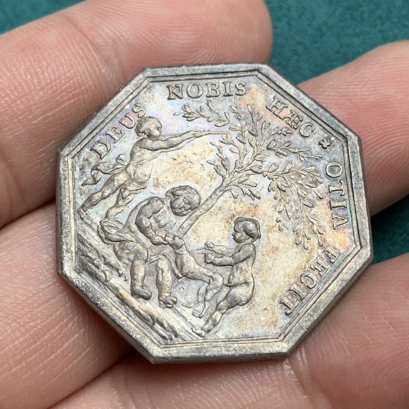 《竞宝斋》八角代币+章牌专场！第182场-周日，周一，周二 3场 (全场包邮) 极少见的18世纪法国带有热尔曼·路易斯·肖维林纹章的八角银质代币，13.99g，33mm，早期无边铭