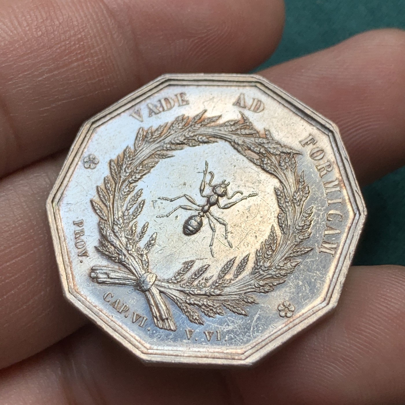 《竞宝斋》八角代币+章牌专场！第182场-周日，周一，周二 3场 (全场包邮) 法国1822年里昂地区蚂蚁储蓄银行十角银质代币jeton，16.07g，32.6mm，丰饶角边铭，像蚂蚁般一点点储蓄