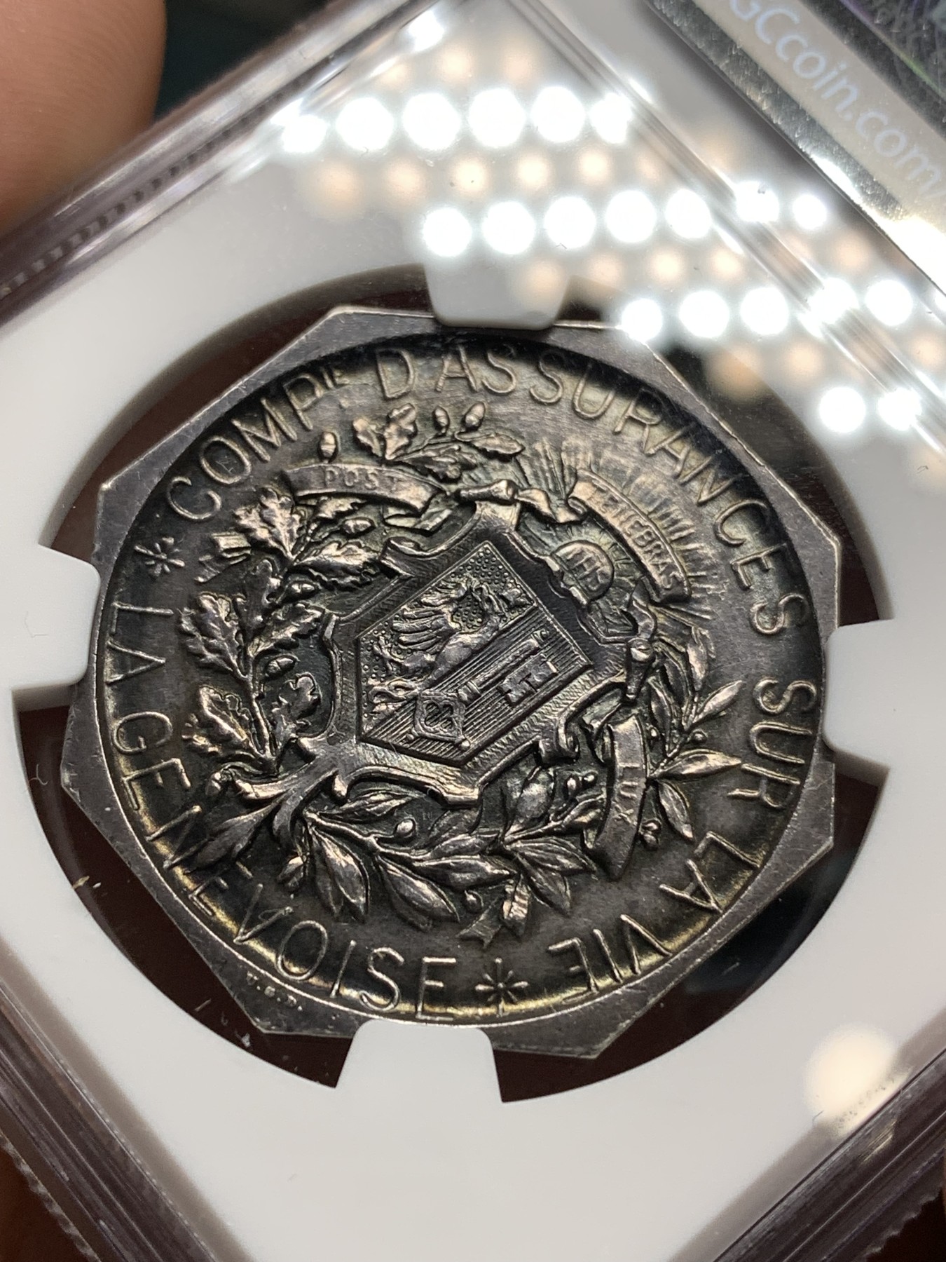 《竞宝斋》八角代币+章牌专场！第182场-周日，周一，周二 3场 (全场包邮) NGC-MS63 瑞士播种八角银质代币，极少见的瑞士八角，工艺一如既往 近25克厚重，极舒适的油性包浆