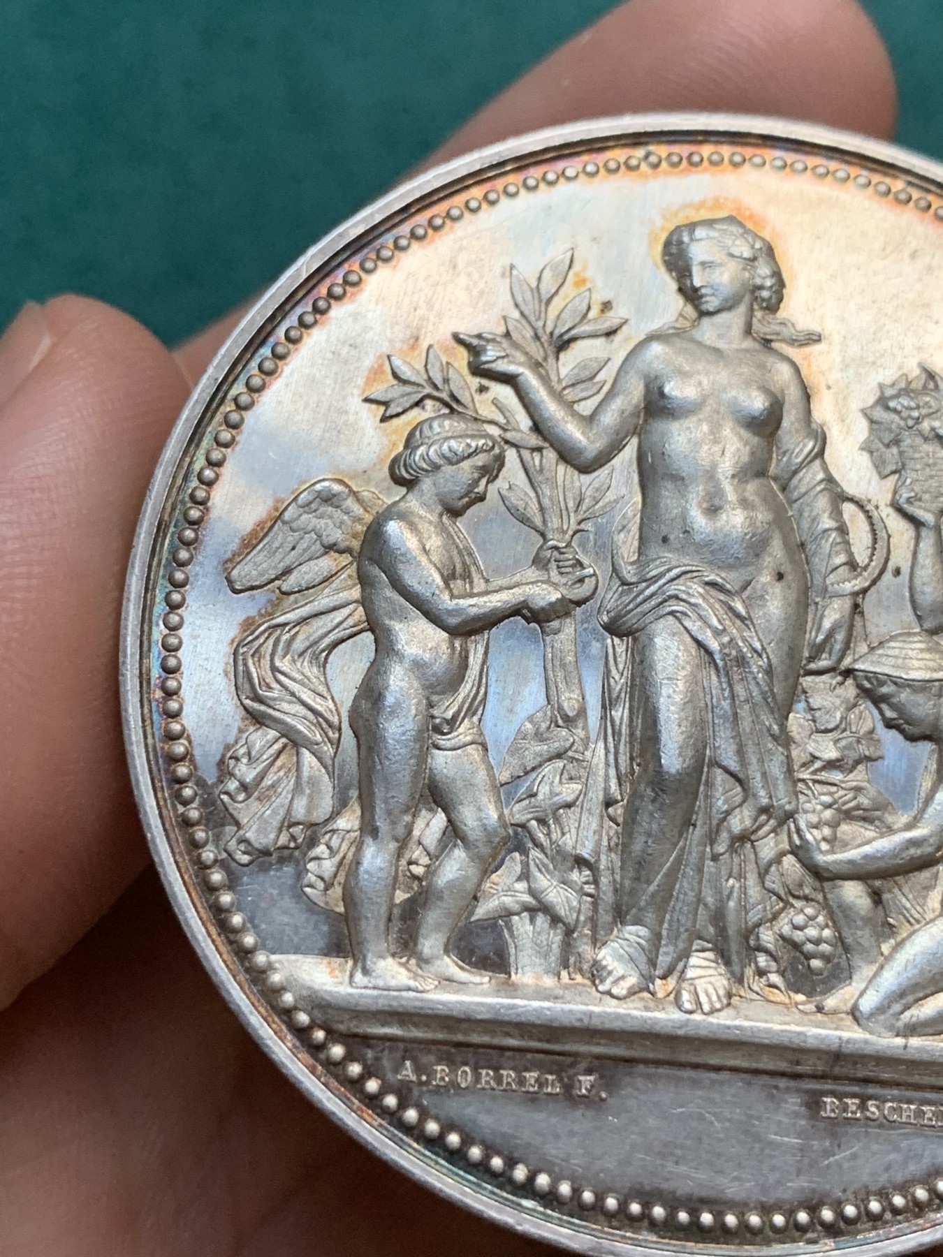 《竞宝斋》八角代币+章牌专场！第182场-周日，周一，周二 3场 (全场包邮) 法国黄金海岸园艺协会银章，71.2g，54.3mm，丰饶角边铭，品相完好，丝绸底光