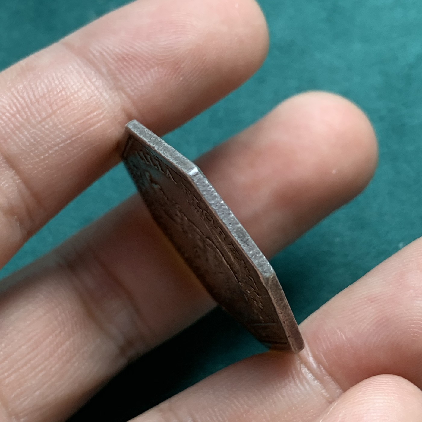 《竞宝斋》八角代币+章牌专场！第182场-周日，周一，周二 3场 (全场包邮) 法国1780年奥尔良市政厅 JETON银质八角代币，带有奥尔良双独角兽标志的纹章和英雄人物戎装的圣女贞德，13.75g，32.6mm，无边铭，典型的18世纪早期风格