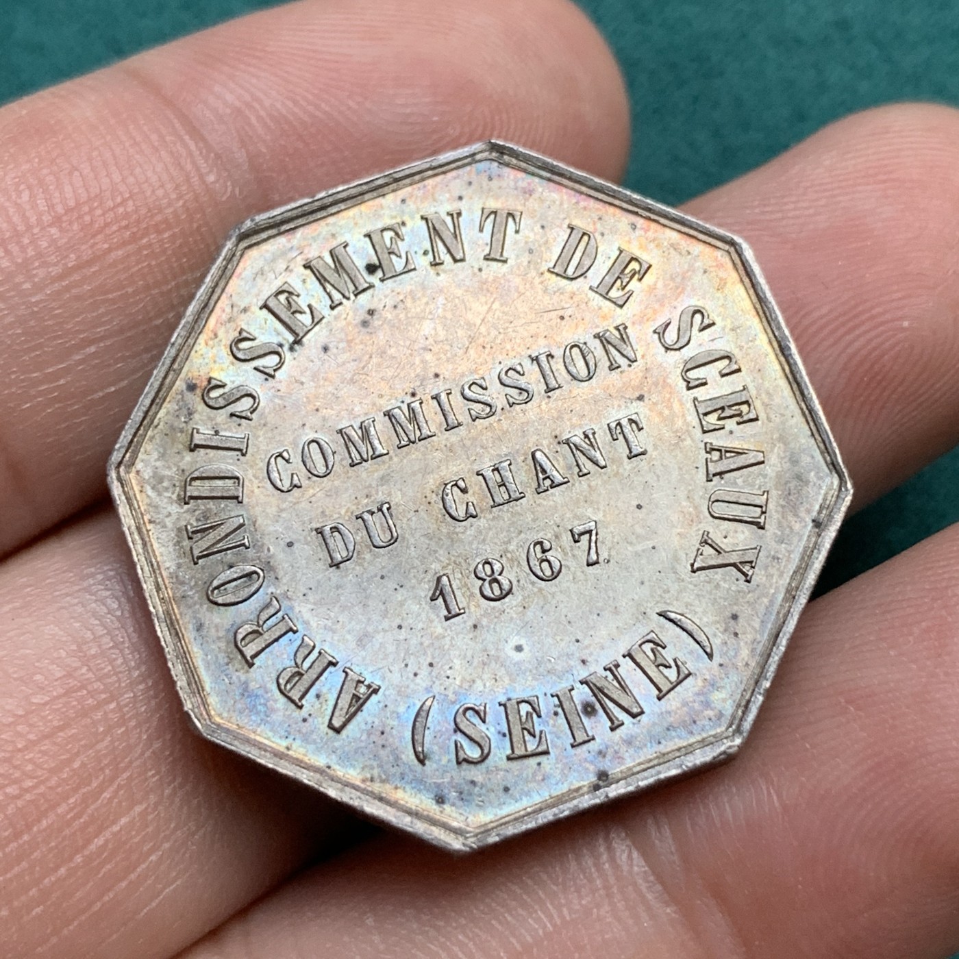 《竞宝斋》八角代币+章牌专场！第182场-周日，周一，周二 3场 (全场包邮) 法国1860-1879年 上塞纳省索城地区歌唱佣金银质八角代币，30.5mm对边直径，15.63g，蜜蜂边铭银标