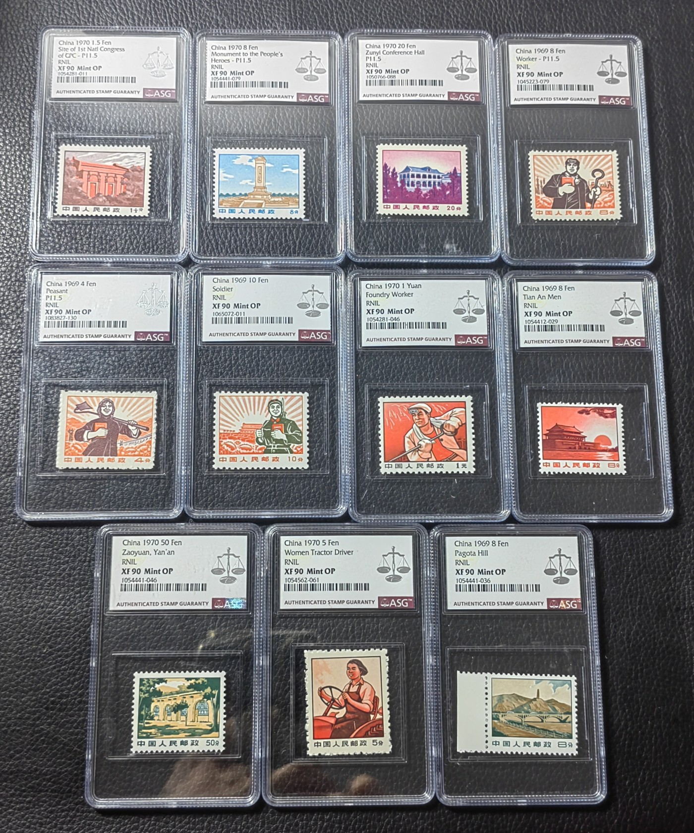 洪涛臻品批发群 精选邮票限时拍卖第三百二十二期  普无号【带5枚11.5度细齿组外品】【一大，遵义，纪念碑，工人，农民是细齿】ASG90分11枚大全一套，文革唯一一套普票，经典热门品种，ASG严评普无号细齿很多不予入壳，一大细齿数据可查90分只有40余枚，工人细齿仅有100枚，末图华宇带4枚细齿最2月17日最新成交价做参考，注意捡漏