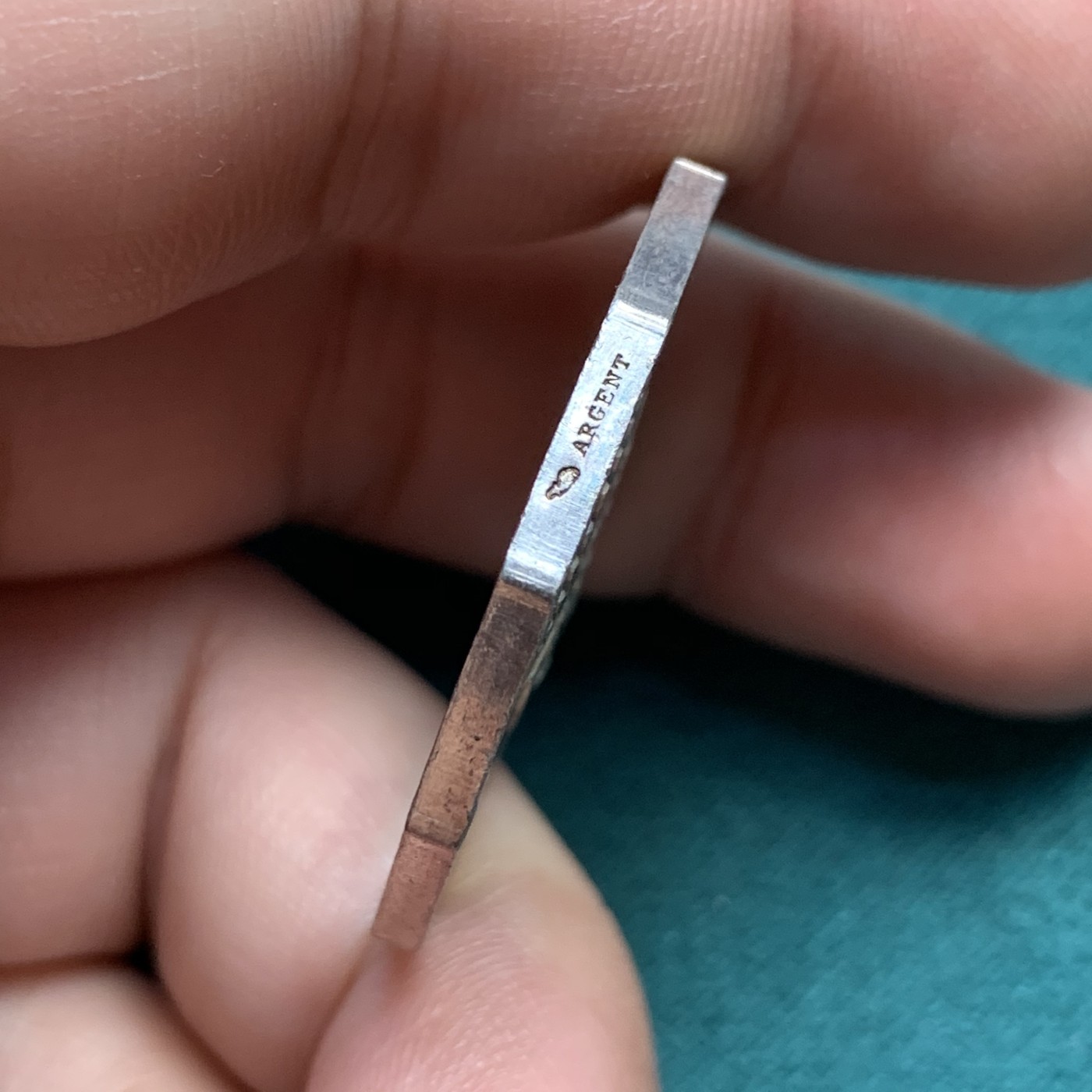 《竞宝斋》八角代币+章牌专场！第182场-周日，周一，周二 3场 (全场包邮) 法国1822年里昂地区蚂蚁储蓄银行十角银质代币jeton，16.07g，32.6mm，丰饶角边铭，像蚂蚁般一点点储蓄