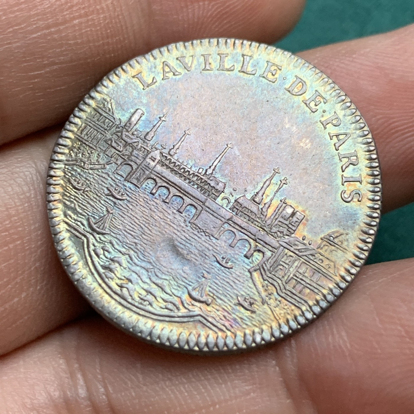 《竞宝斋》八角代币+章牌专场！第182场-周日，周一，周二 3场 (全场包邮) 法国路易十六巴黎市政府景观银质jeton代币，8.29g，29mm，黄油彩