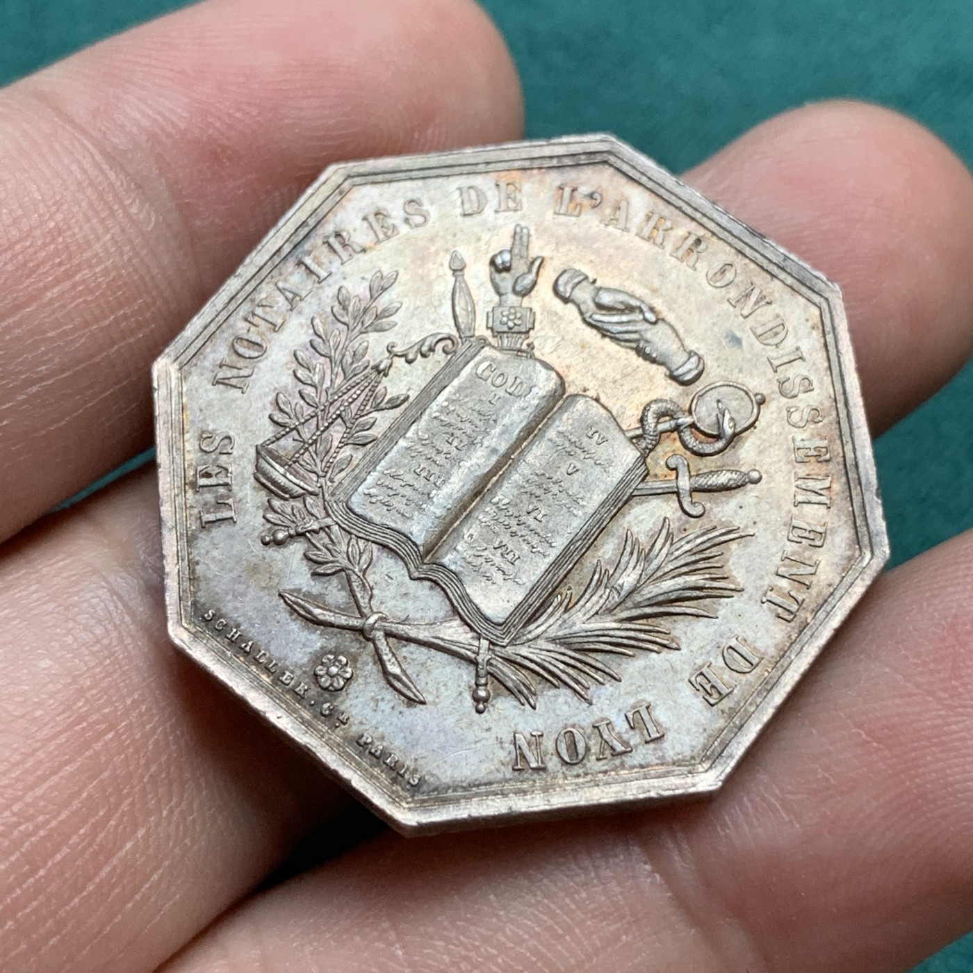 《竞宝斋》八角代币+章牌专场！第182场-周日，周一，周二 3场 (全场包邮) 法国1880-1898里昂公证人 银质八角代币，16.58克32.7毫米 丰饶角边铭