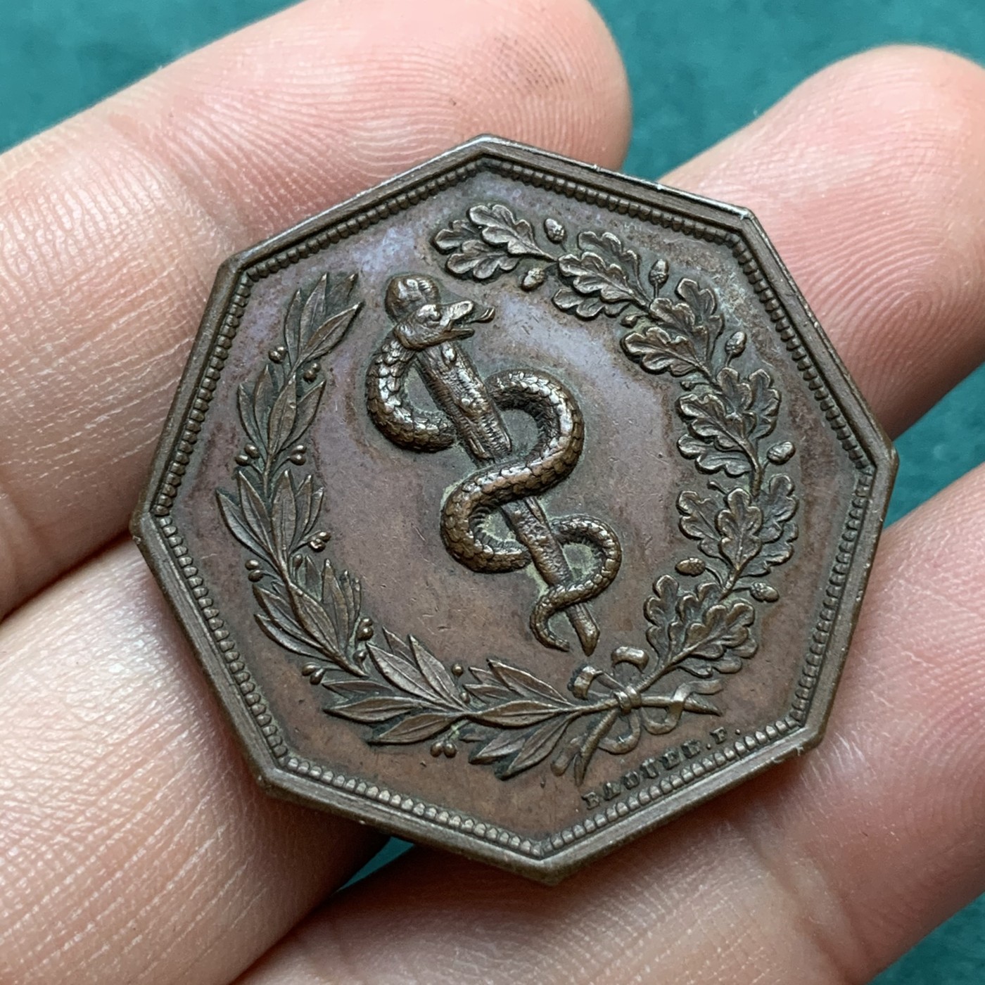 《竞宝斋》八角代币+章牌专场！第182场-周日，周一，周二 3场 (全场包邮) 法国八角红铜代币jeton，巴黎第三区医学会，17.50g，32.2mm，手指边铭，首见品种