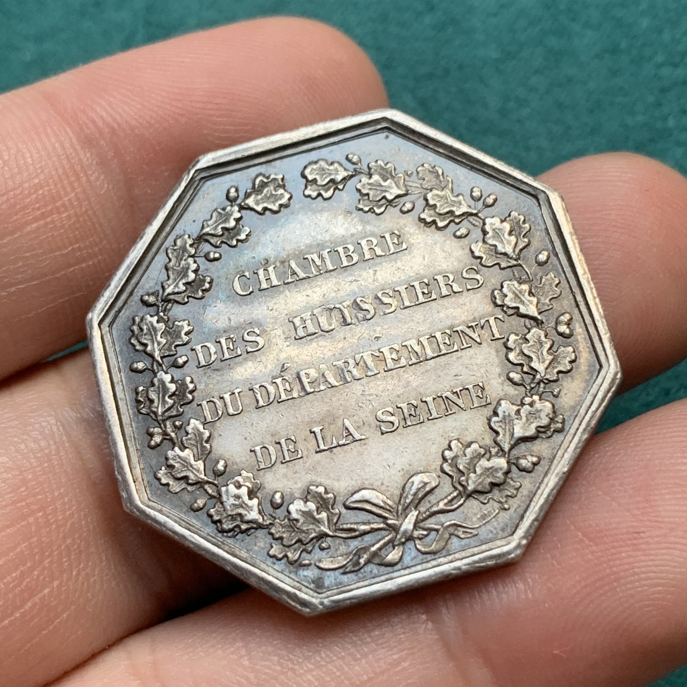 《竞宝斋》八角代币+章牌专场！第182场-周日，周一，周二 3场 (全场包邮) 法国塞纳河省法律和法务执行官 JETON银质八角，17.26g，33.5mm，油灯边铭（1832-1841）