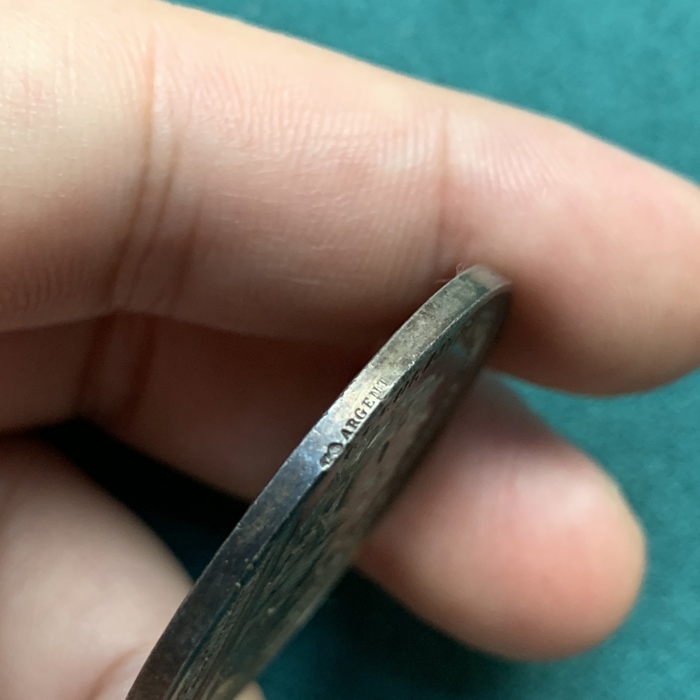 《竞宝斋》八角代币+章牌专场！第182场-周日，周一，周二 3场 (全场包邮) 1885年法国里昂火灾互助保险银质jeton，21.22g，36.7mm，丰饶角，金黄包浆，正面为罗纳河与索恩河河神，金黄包浆，非常漂亮