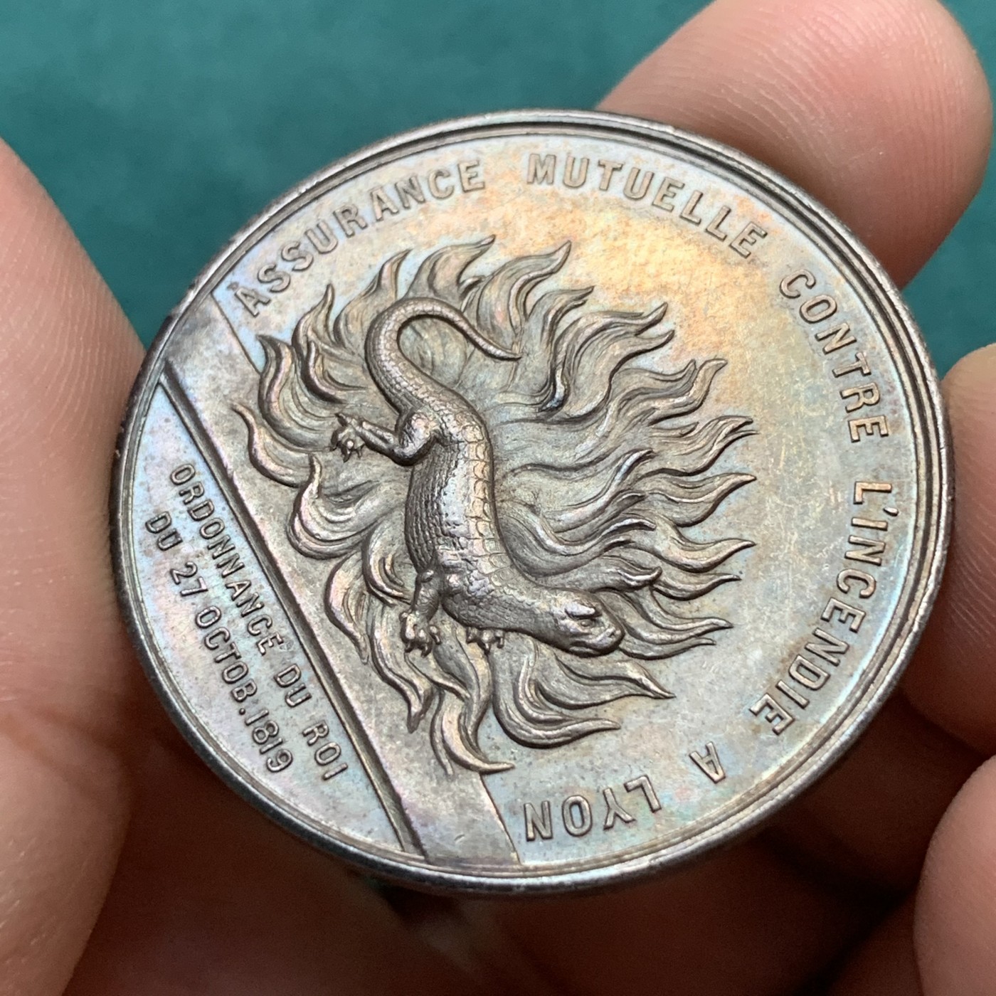 《竞宝斋》八角代币+章牌专场！第182场-周日，周一，周二 3场 (全场包邮) 1885年法国里昂火灾互助保险银质jeton，21.22g，36.7mm，丰饶角，金黄包浆，正面为罗纳河与索恩河河神，金黄包浆，非常漂亮