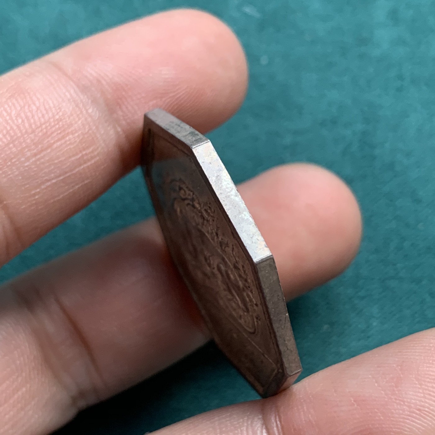 《竞宝斋》八角代币+章牌专场！第182场-周日，周一，周二 3场 (全场包邮) 法国1818年巴黎火灾互助保险公司八角银质jeton，14.89g，33.7mm，早期无边铭，原味金黄小火龙