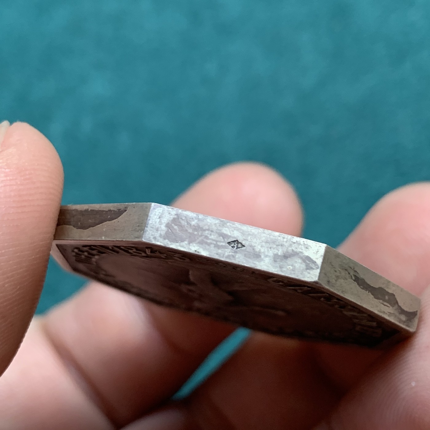 《竞宝斋》八角代币+章牌专场！第182场-周日，周一，周二 3场 (全场包邮) 法国图尔昆储蓄银行八角银章，31.5g，36mm，菱形银标，1952年为后刻，少见厚重