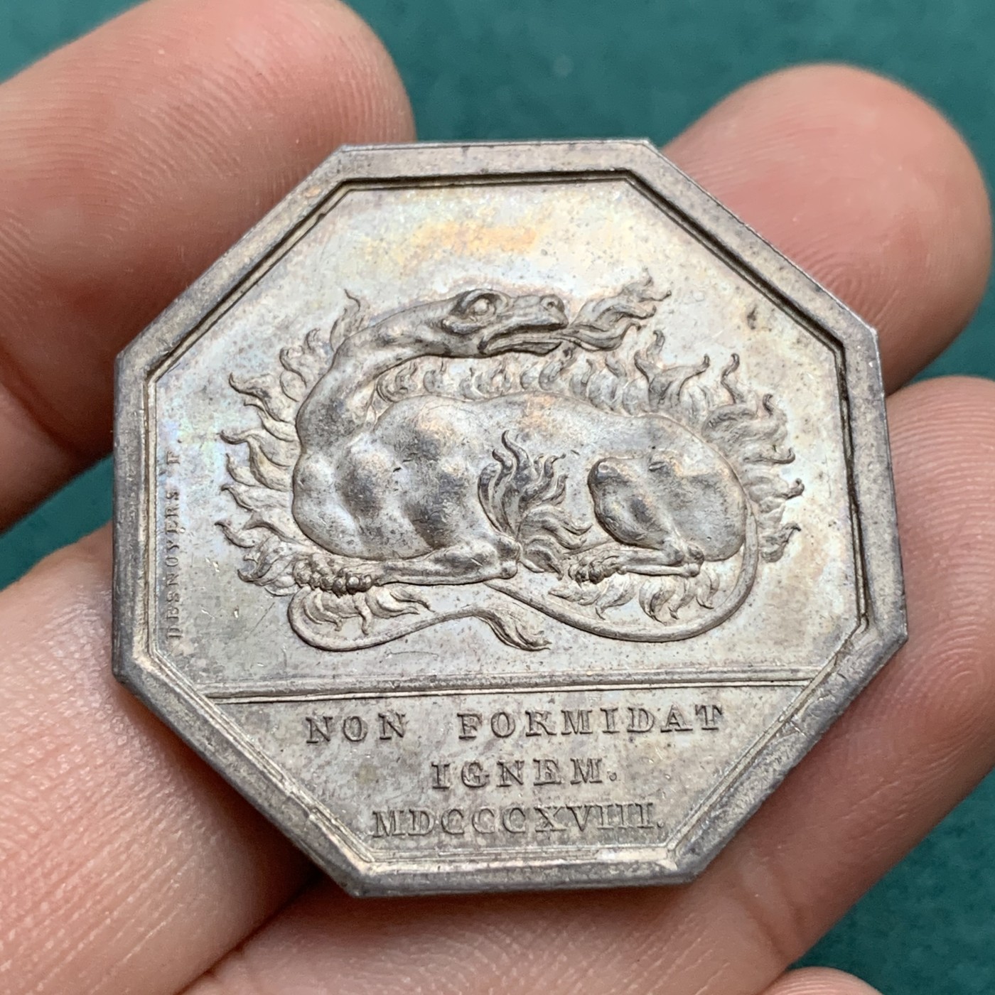 《竞宝斋》八角代币+章牌专场！第182场-周日，周一，周二 3场 (全场包邮) 法国1818年巴黎火灾互助保险公司八角银质jeton，14.89g，33.7mm，早期无边铭，原味金黄小火龙