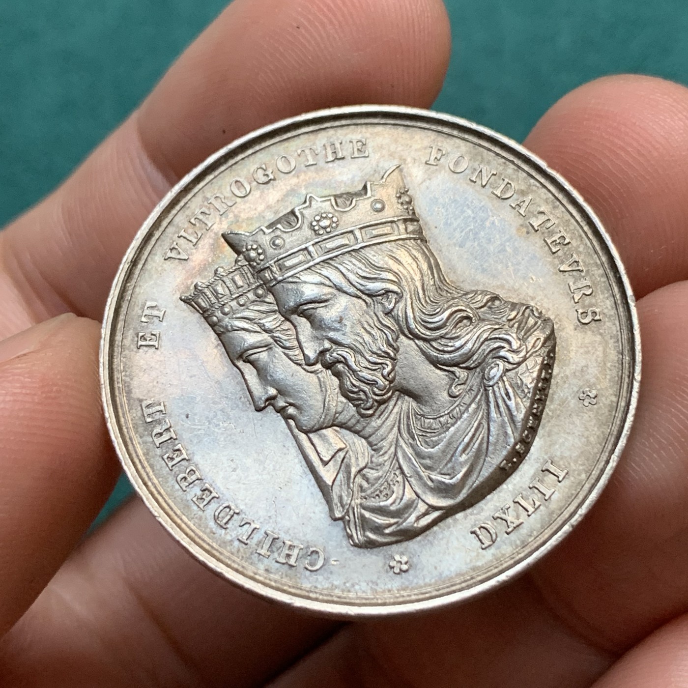 《竞宝斋》八角代币+章牌专场！第182场-周日，周一，周二 3场 (全场包邮) 法国银质代币，里昂霍皮塔夫平民管理委员会 希尔德贝尔特夫妇，15.28g，34.5mm，手指边铭，黄油彩