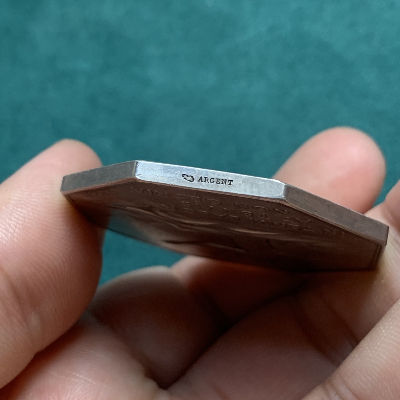 《竞宝斋》八角代币+章牌专场！第182场-周日，周一，周二 3场 (全场包邮) 法国八角银章，里昂商会，名家罗蒂作品，38.82g，41.8mm，丰饶角边铭，品相好