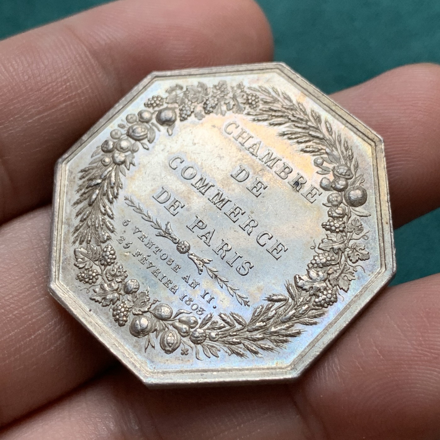 《竞宝斋》八角代币+章牌专场！第182场-周日，周一，周二 3场 (全场包邮) 法国1803年巴黎商会八角银质jeton，17.69g，36.2mm，1832年之前无边铭，漂亮的一帆风顺设计