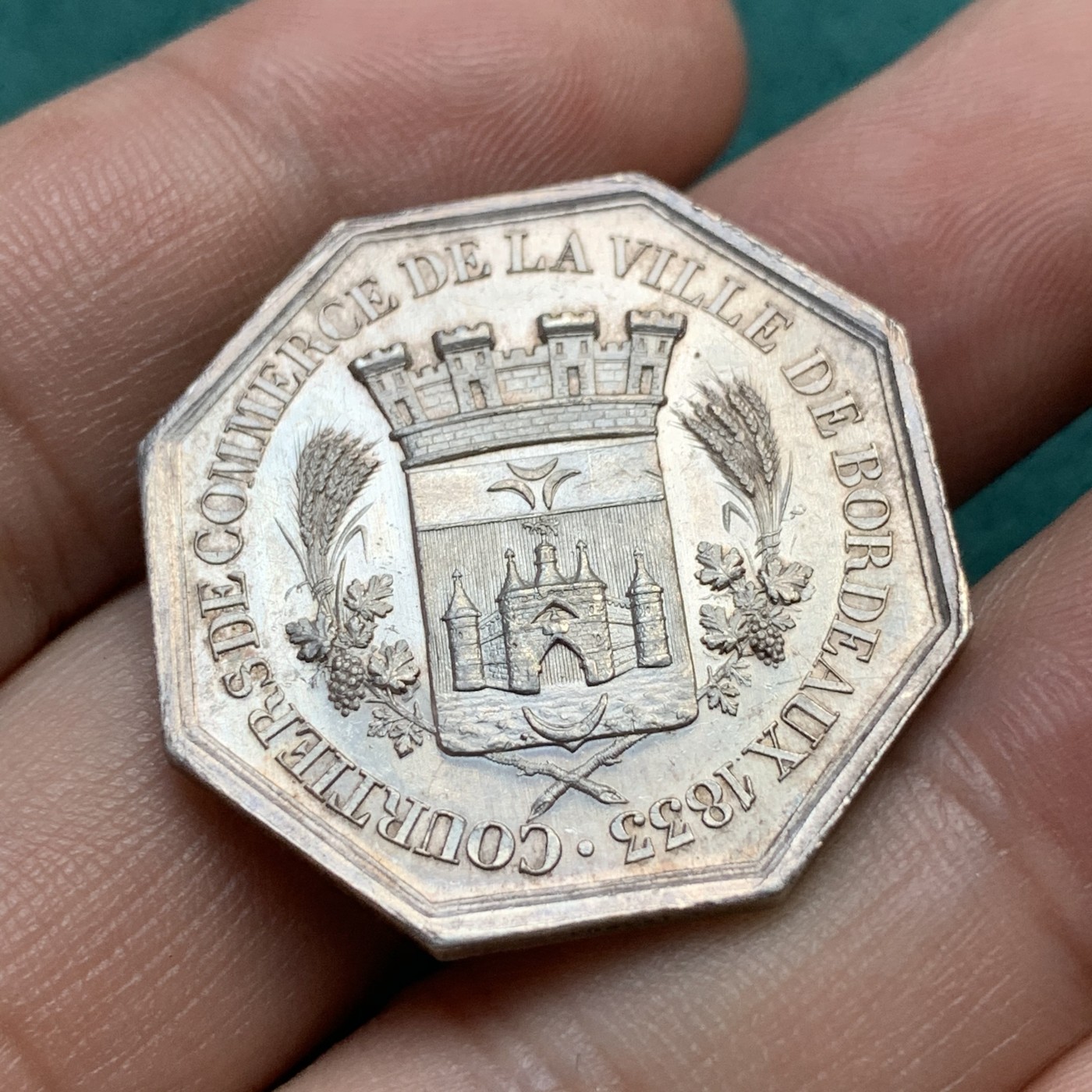 《竞宝斋》八角代币+章牌专场！第182场-周日，周一，周二 3场 (全场包邮) 法国八角银章，波尔多商会，12.53g，30.5mm，蜜蜂边铭，金黄包浆，细节丰富