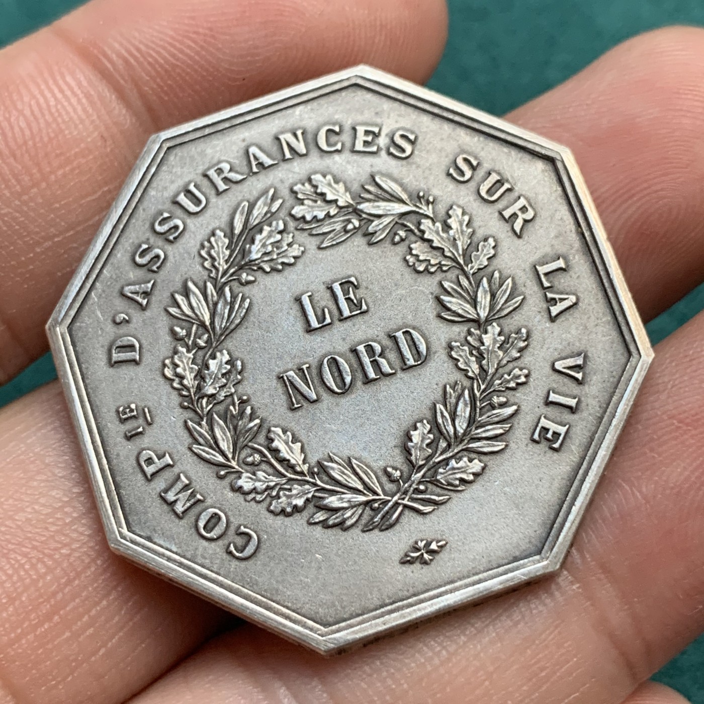 《竞宝斋》八角代币+章牌专场！第182场-周日，周一，周二 3场 (全场包邮) 法国北方保险公司八角银质代币，18.14g，35.5mm，菱形+银标，95%含银