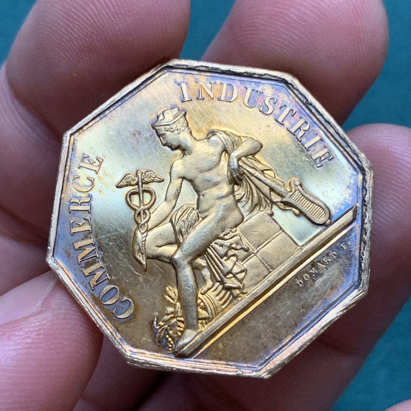 《竞宝斋》八角代币+章牌专场！第182场-周日，周一，周二 3场 (全场包邮) 法国 少见克莱蒙商会镀金八角银质代币，30.6mm，12.00g，蜜蜂边铭（1860-1879）