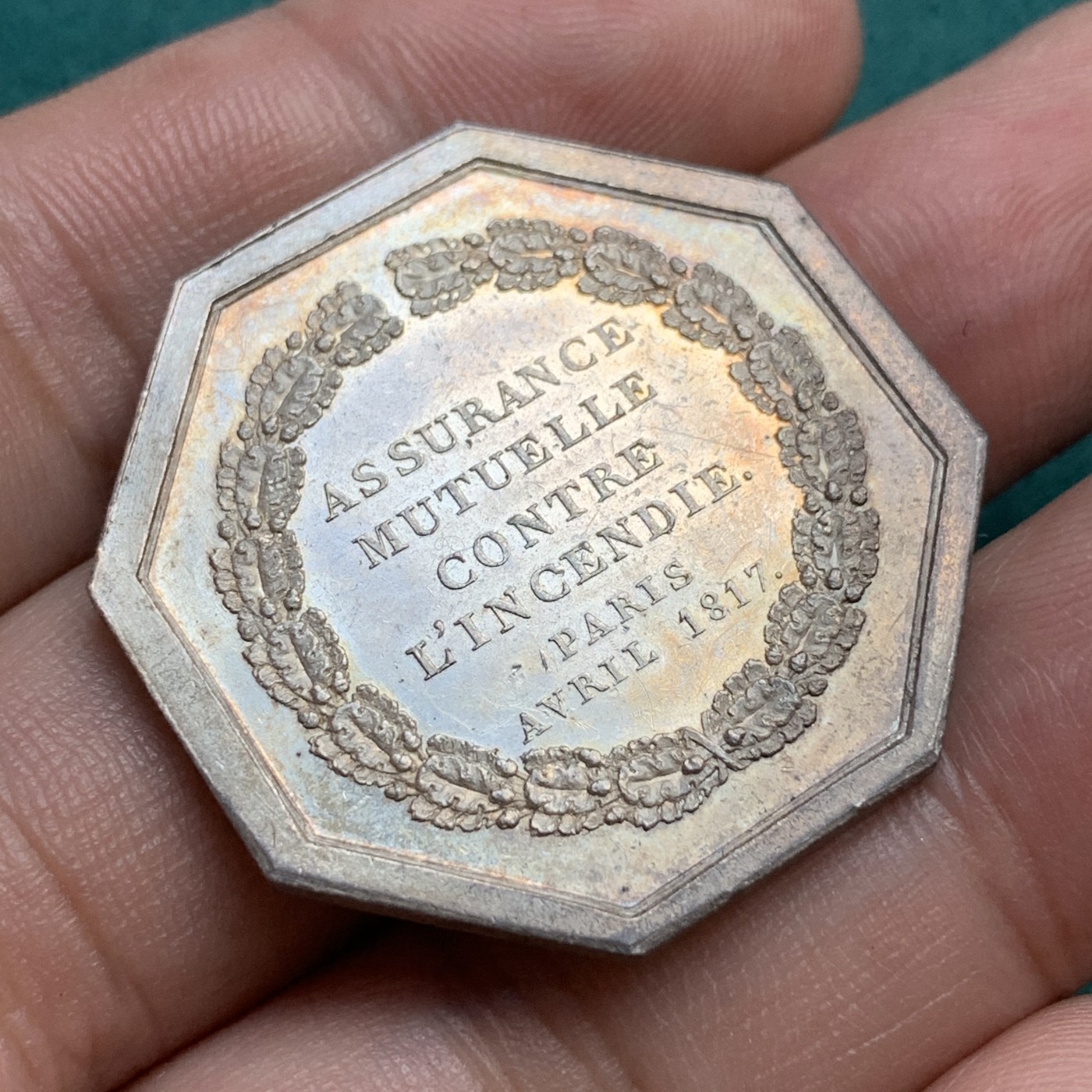 《竞宝斋》八角代币+章牌专场！第182场-周日，周一，周二 3场 (全场包邮) 法国1818年巴黎火灾互助保险公司八角银质jeton，14.89g，33.7mm，早期无边铭，原味金黄小火龙