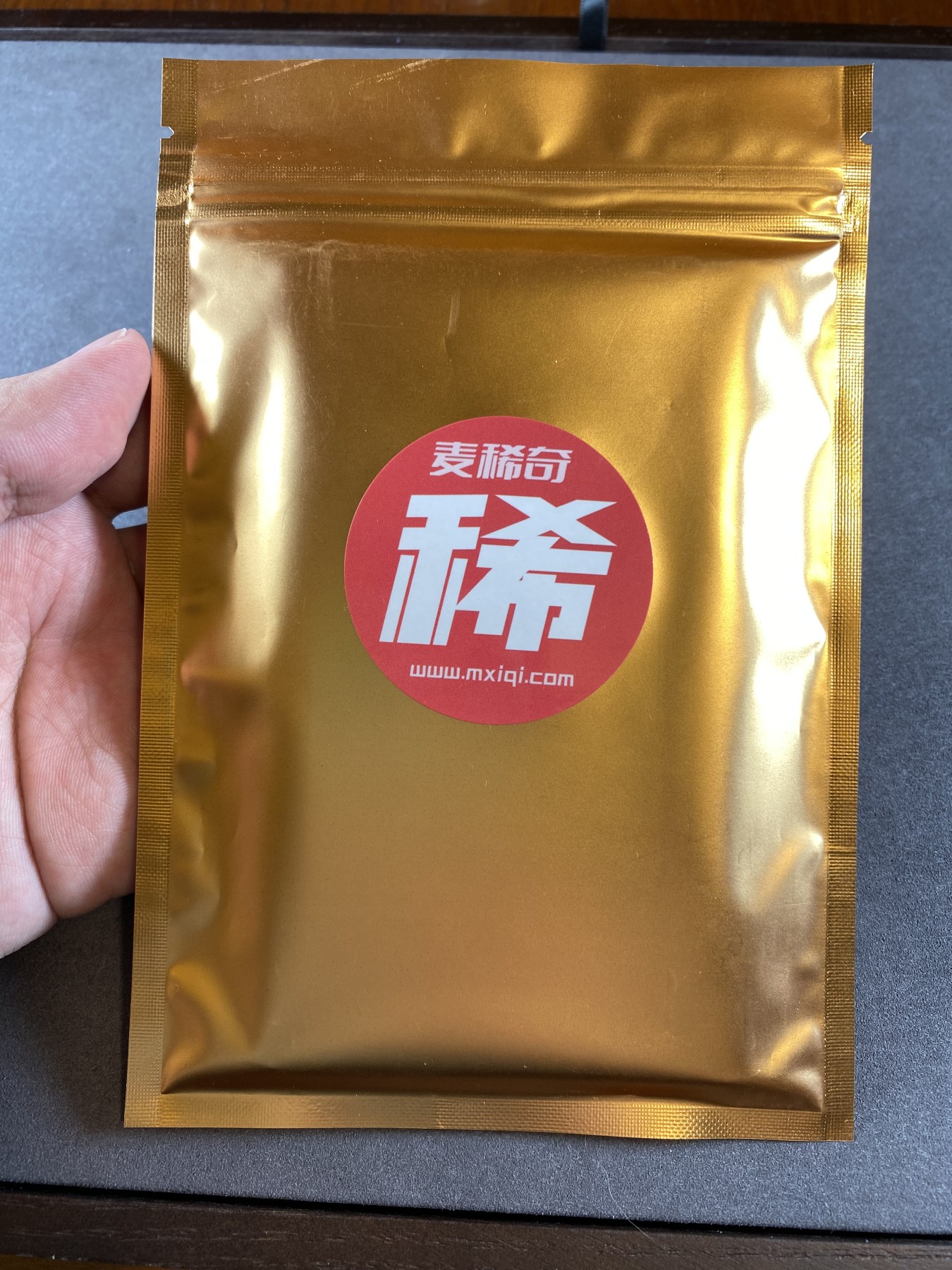 万国钱币拍卖第012期（视频直播专场） 2023年麦稀奇首届世界钱币展纪念银卡，2克999银，全新未拆，编号未知，体验拆盲盒的快感。