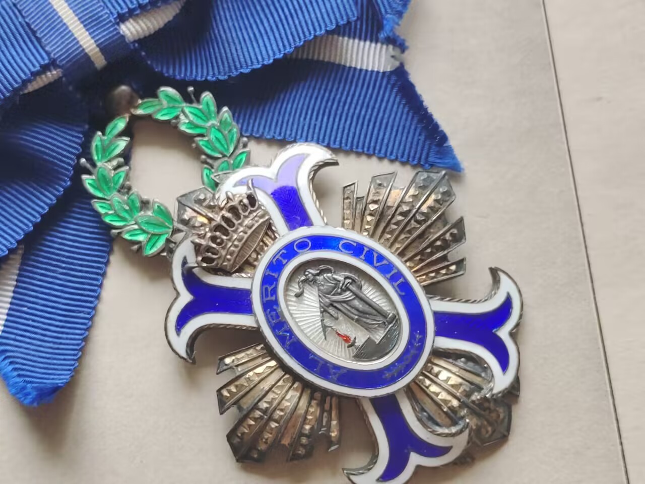 老威廉第三次麦稀奇拍卖 西班牙骑士级女版民事功绩勋章，西班牙国王阿方索十三世于1926年设立