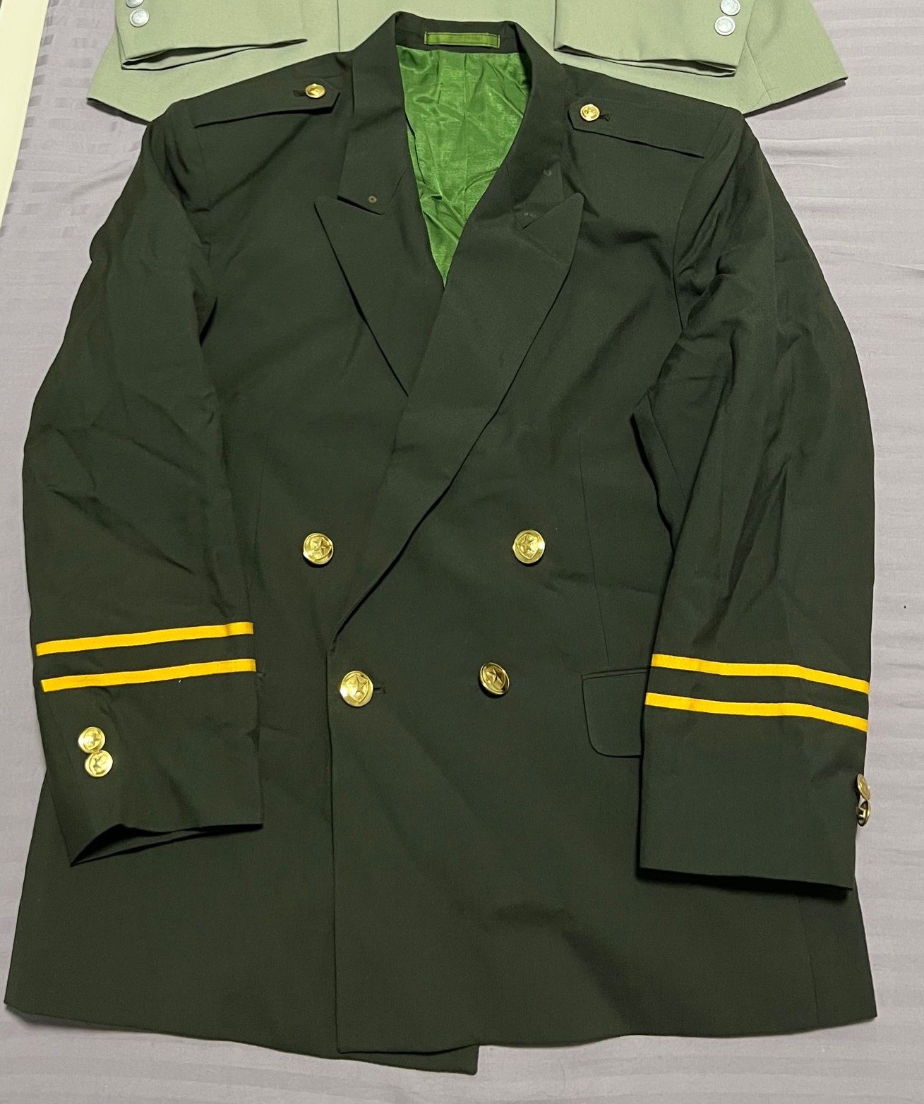 第一次麦稀奇拍卖 吴京文工团定制演出服