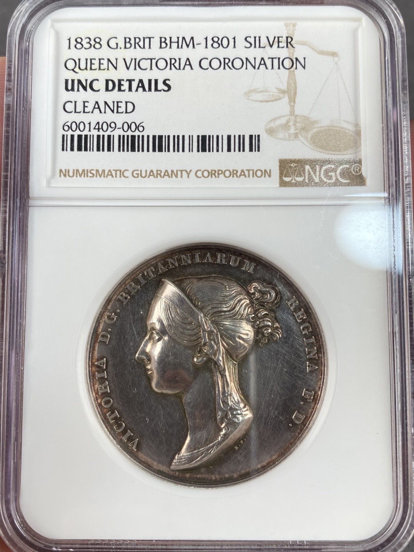 万国钱币拍卖第012期（视频直播专场） NGC UNCD 1838年英国维多利亚女皇加冕纪念高浮雕银章 名誉品种 逐年高涨难寻