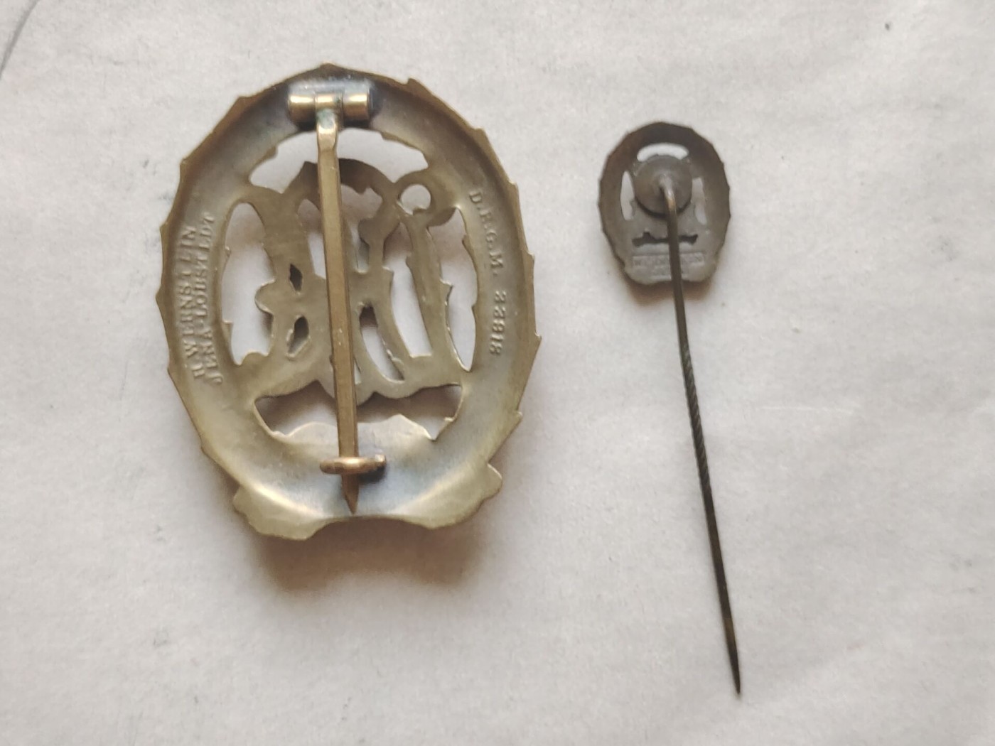 老威廉第三次麦稀奇拍卖 魏玛铜级体能证章带迷你插针  (厂标H.WERNSTEIN JENA，带DRGM帝国专利局标)